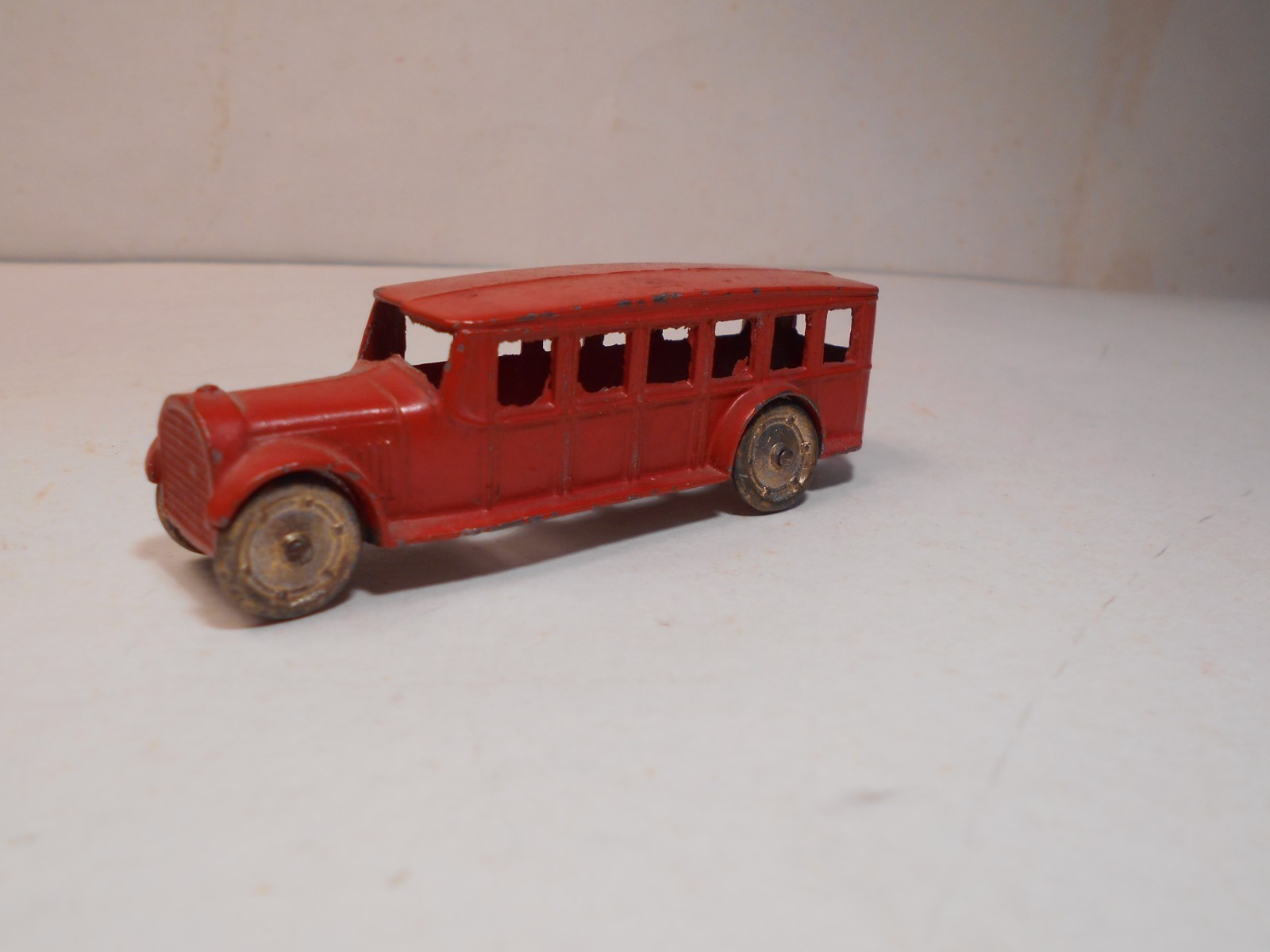 Vintage 1920&rsquo;s Tootsietoy – Fageol Bus – Gold Wheels – In Good Condition