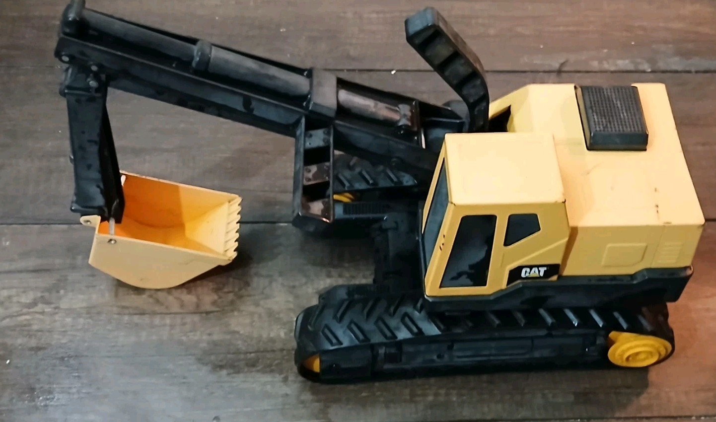 Funrise Cat CATERPILLAR Toy EXCAVATOR Construction Manual Digger Scooper