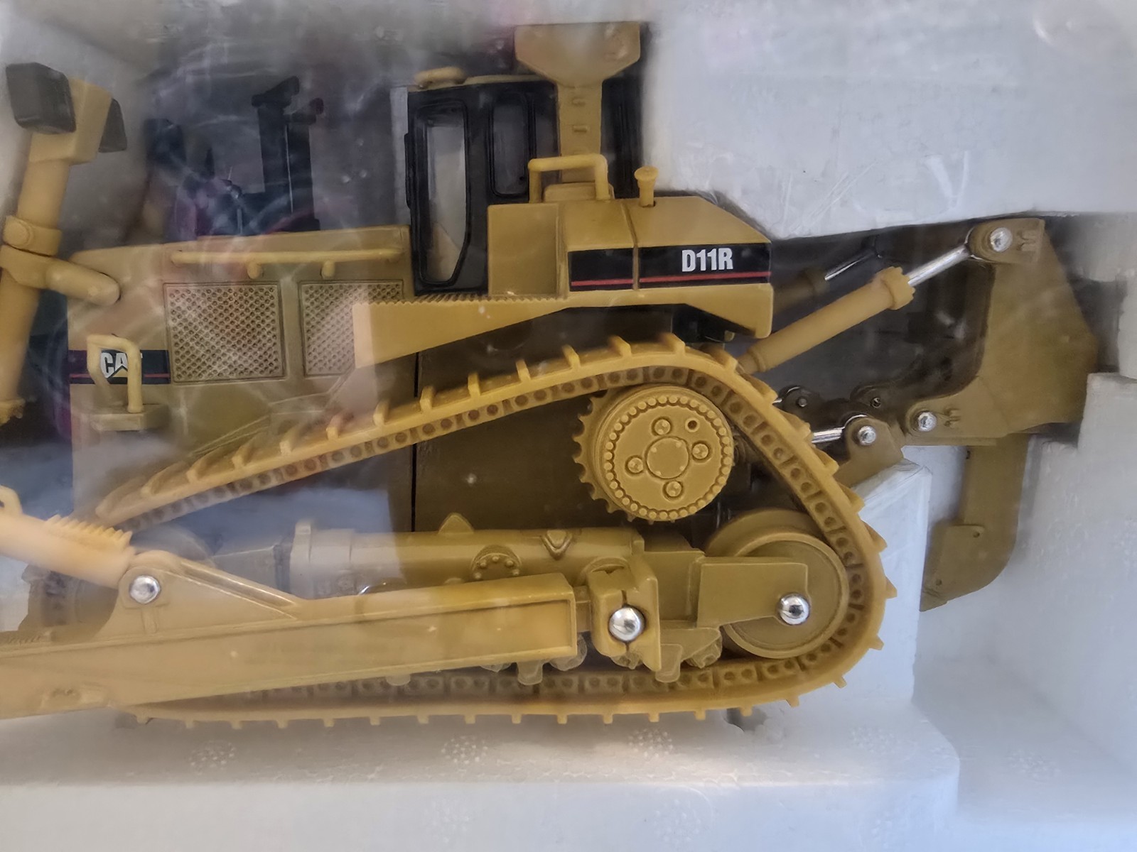 NIB 1999 Norscot 55025 1:50 Caterpillar CAT D11R Track-type Tractor Die Cast