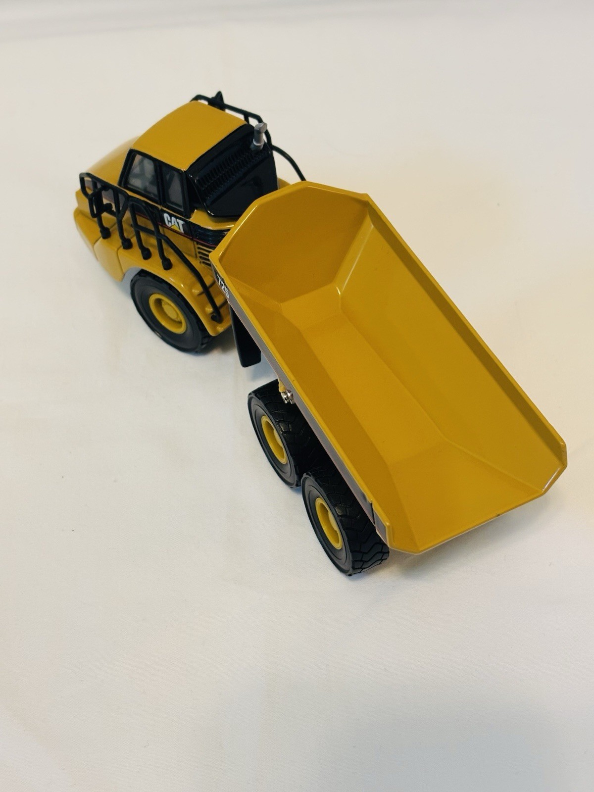 CAT 725 Articulated Dump Truck Diecast Construction Model Yellow/Black