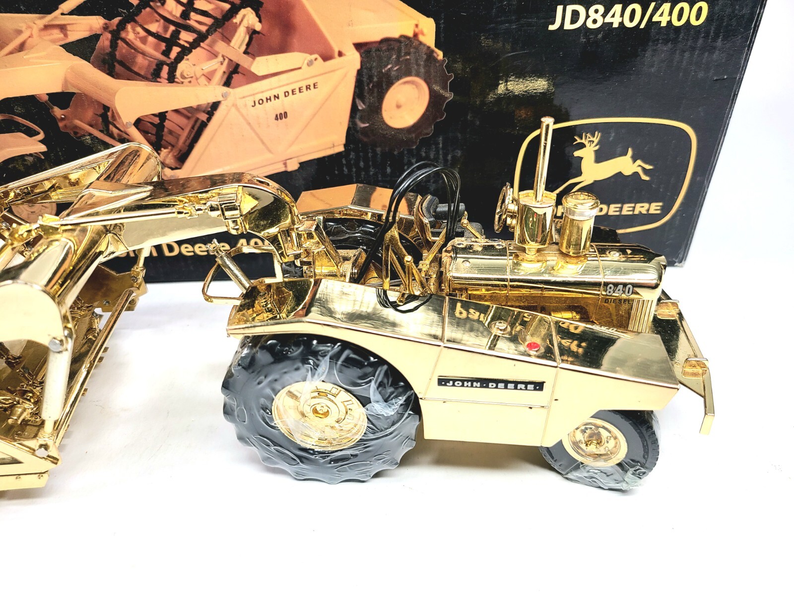 John Deere 840 Diesel with 400 Scraper – Gold Reuhl 1:24 Scale Model #JD840/400G