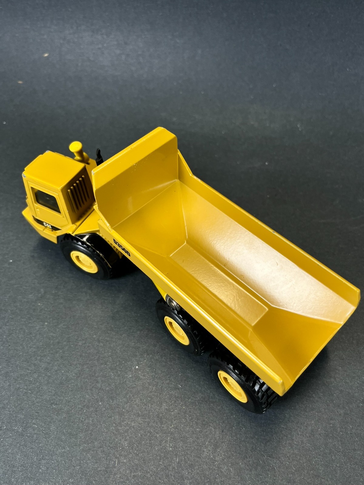 Norscot CAT D350D Articulated Truck 1:50 Die-Cast #55700 Caterpillar 1998 NIB