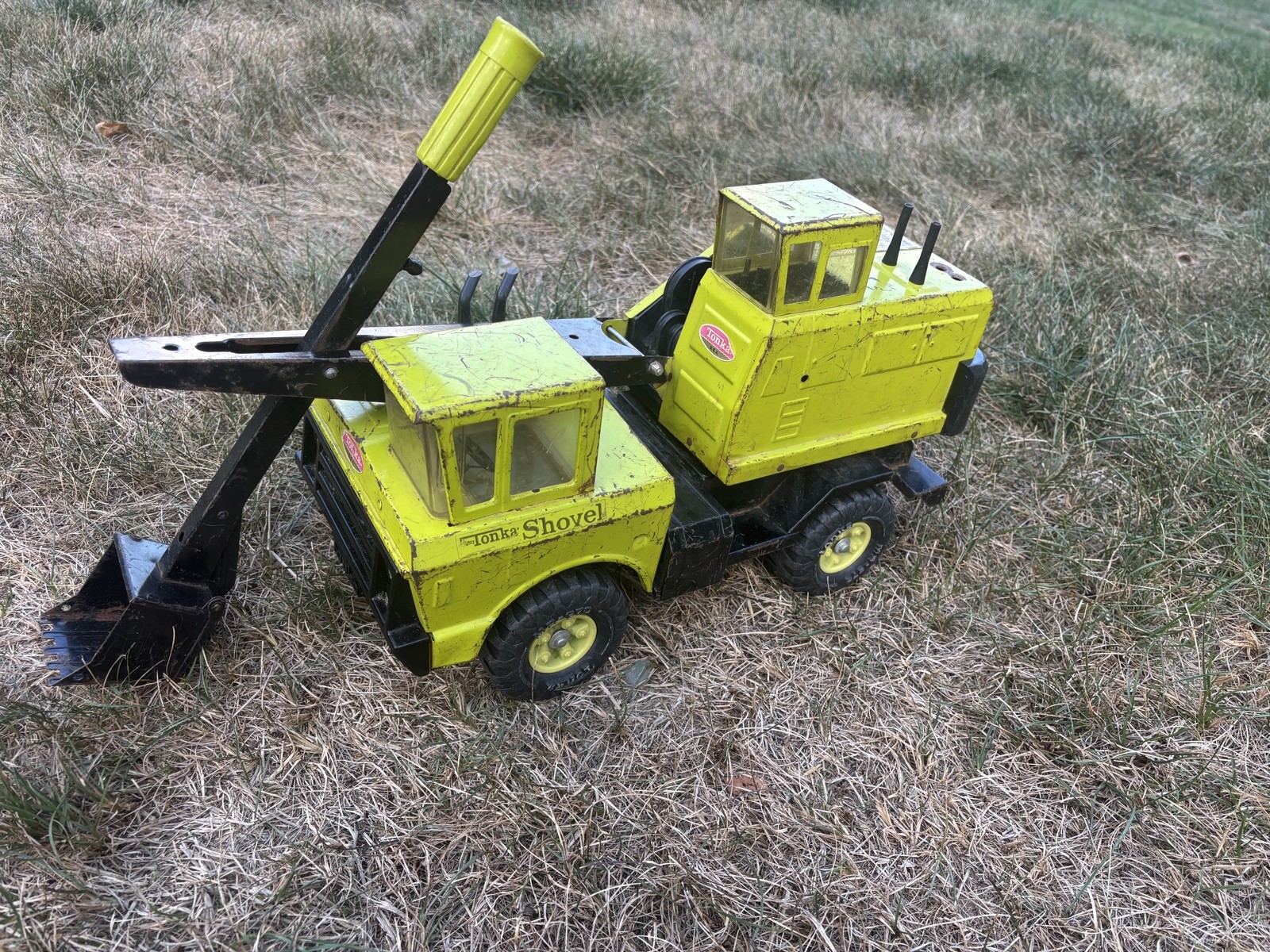 Green Tonka Mighty Shovel 3930 17” Pressed Steel 1970s Vintage Euclid Lime