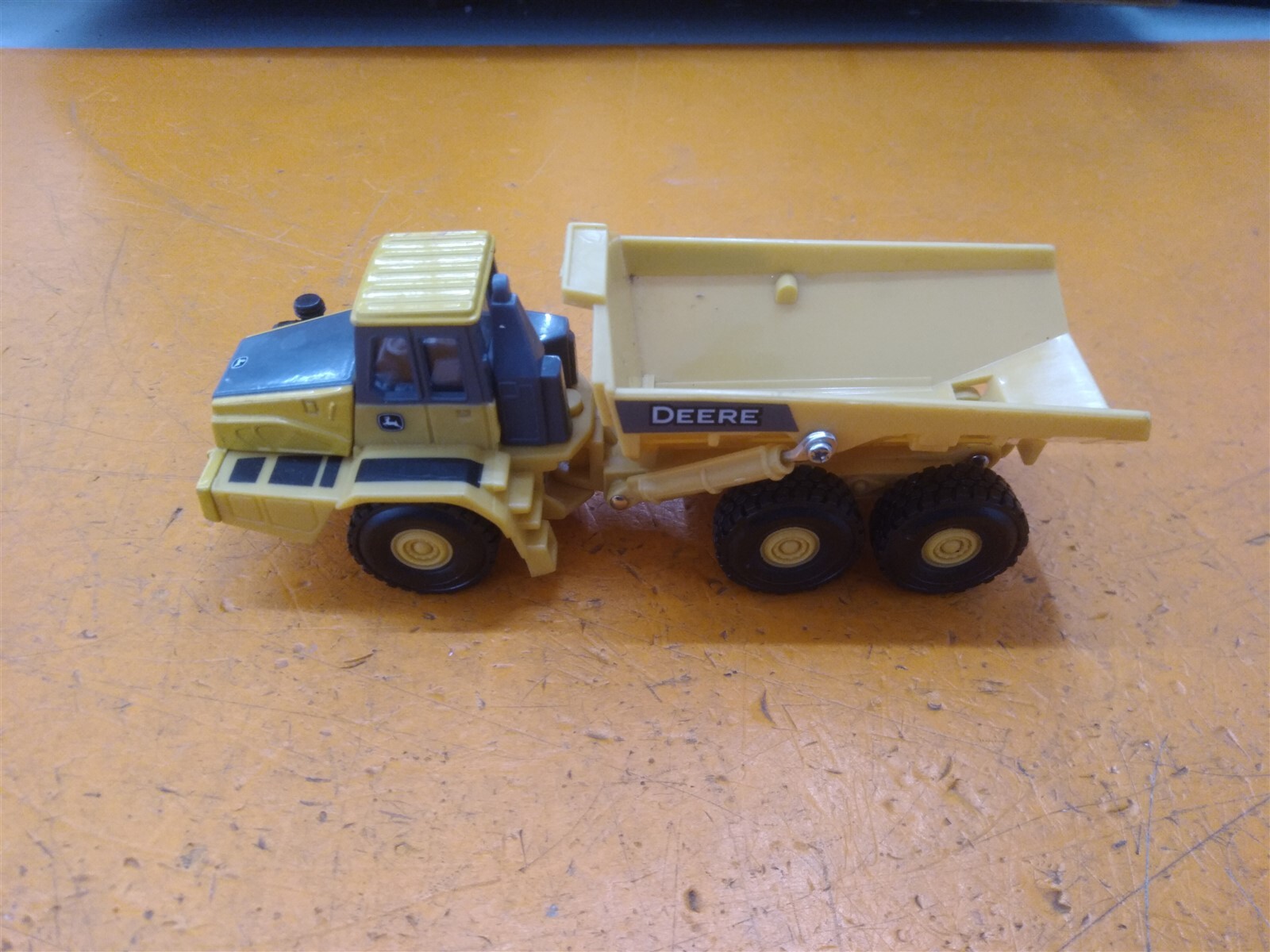 ⭐️⭐️⭐️⭐️⭐️John Deere TOMY Articulated Dump Truck 5 3/8&Prime; Plastic Construction