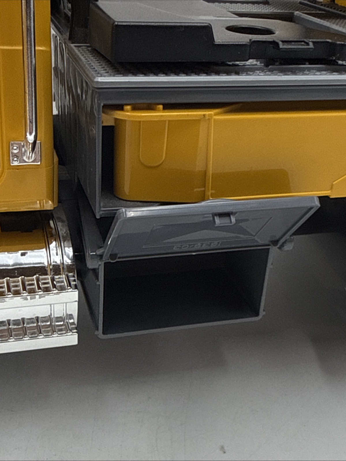 Bruder Mack Granite Liebherr Crane Truck 02818 Yellow 1:16 LTF 1045 Semi-Loader