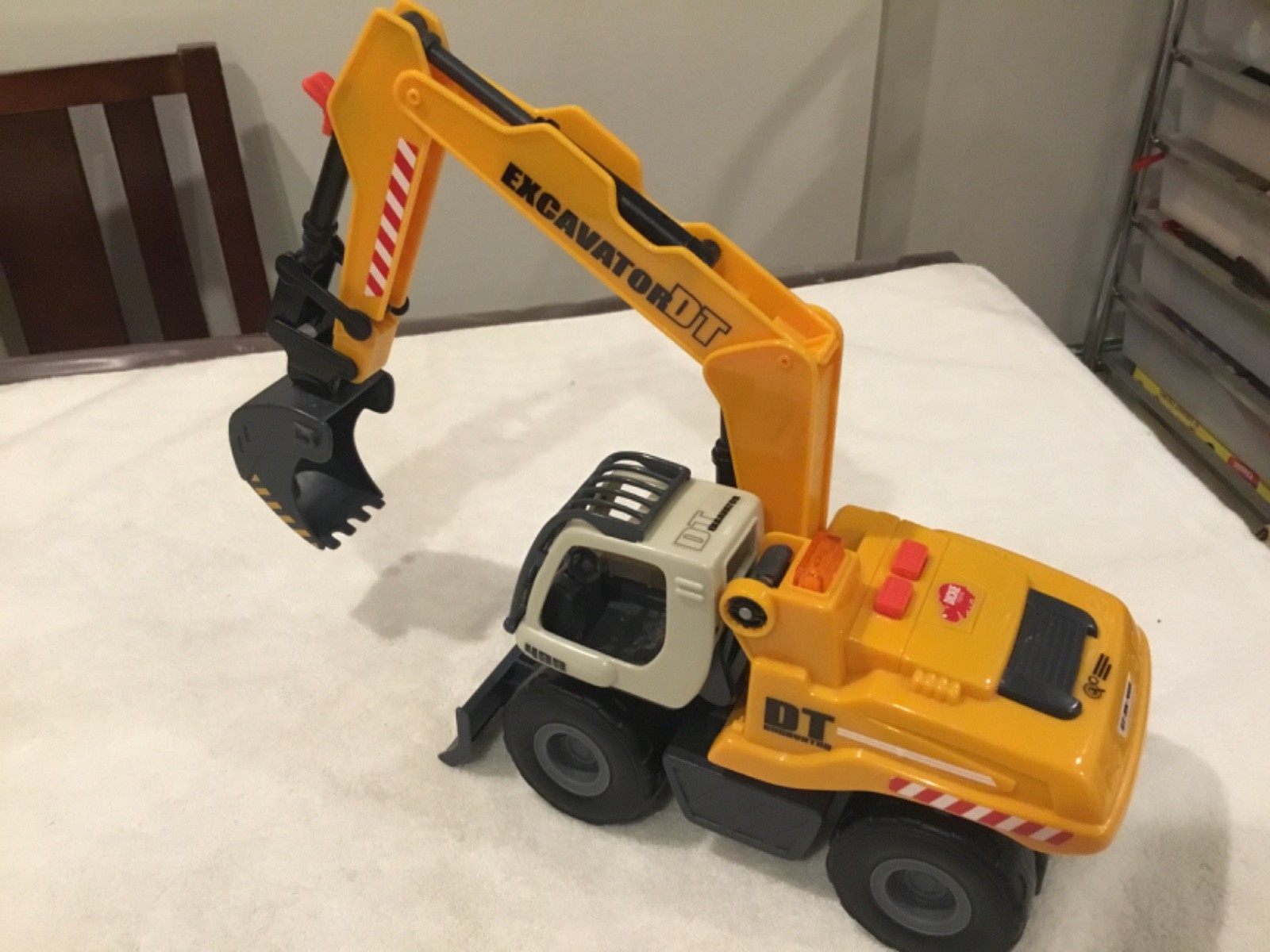 Dickie Toys Excavator DT Battery Operated