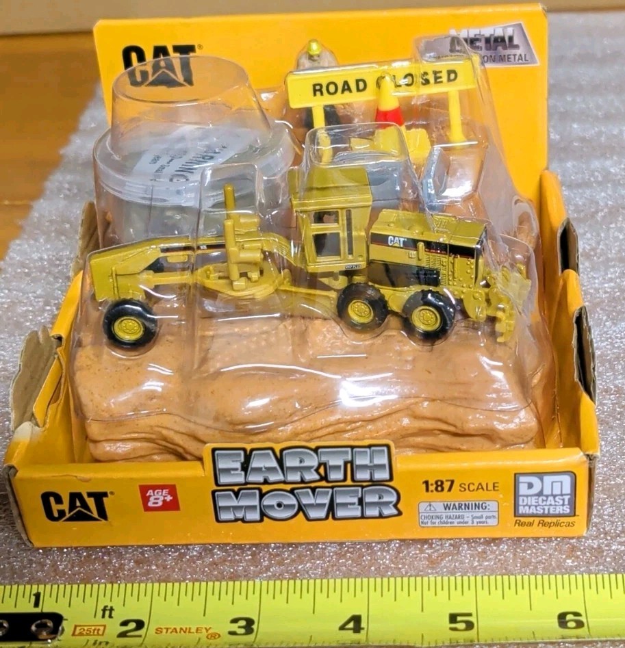 (6) Diecast Masters Caterpillar Diecast Earth Movers 1:87 Earth Movers -HO Scale