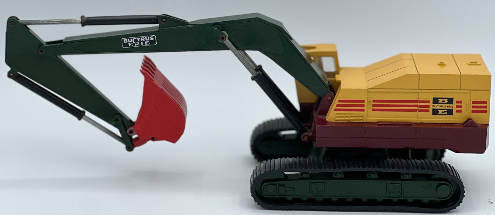 Bucyrus Erie 40-H Hydraulic Excavator red Esco bucket 1/50 Diecast NZG# 139