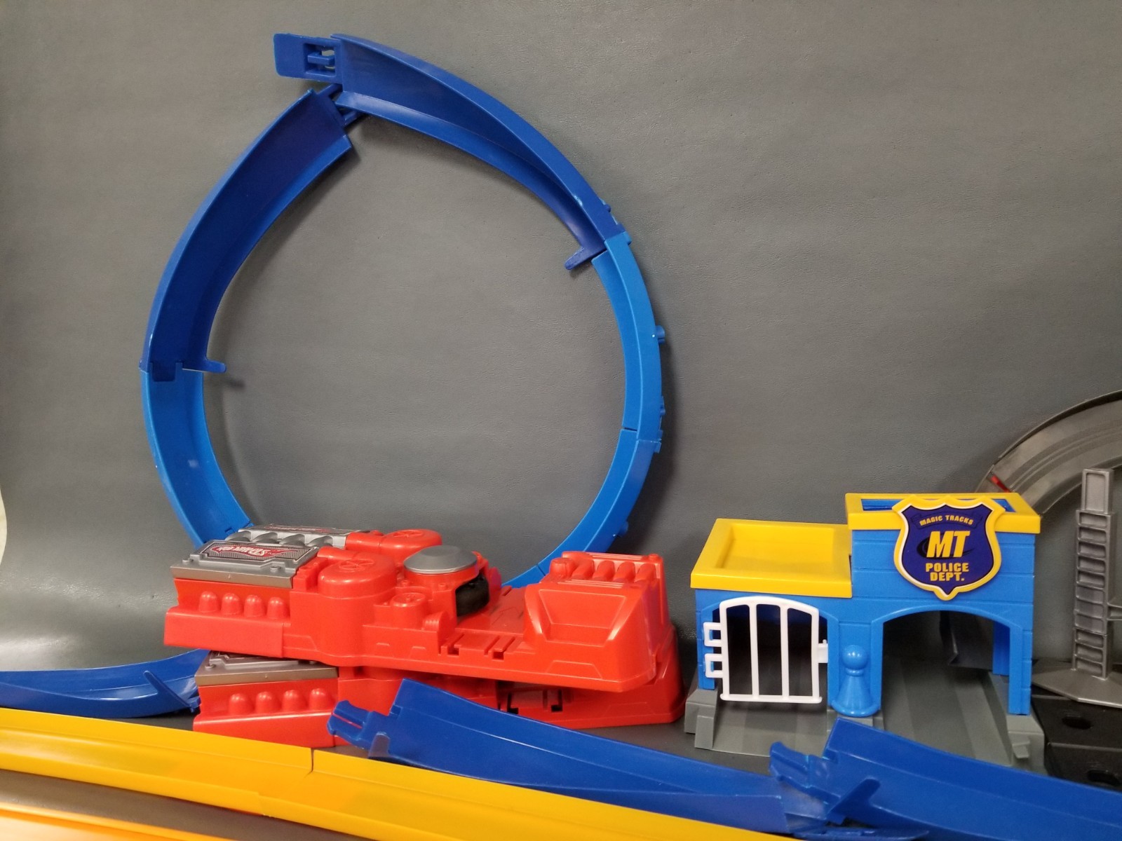 Mattel Hot Wheels 2002 Magic Tracks Set Replacement Pieces Tracks Battery Cases