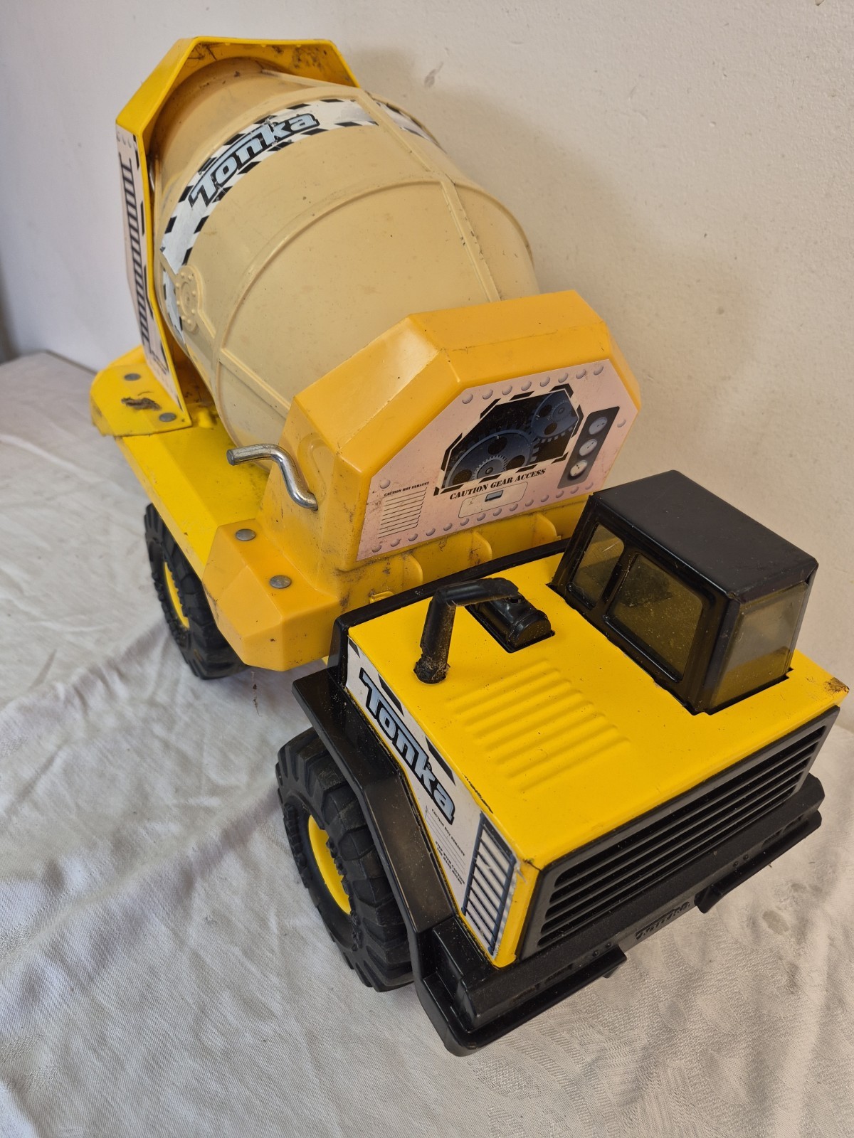 TONKA XMB-975 Cement Concrete Mixer Truck Steel Classics Officially-Licensed Toy