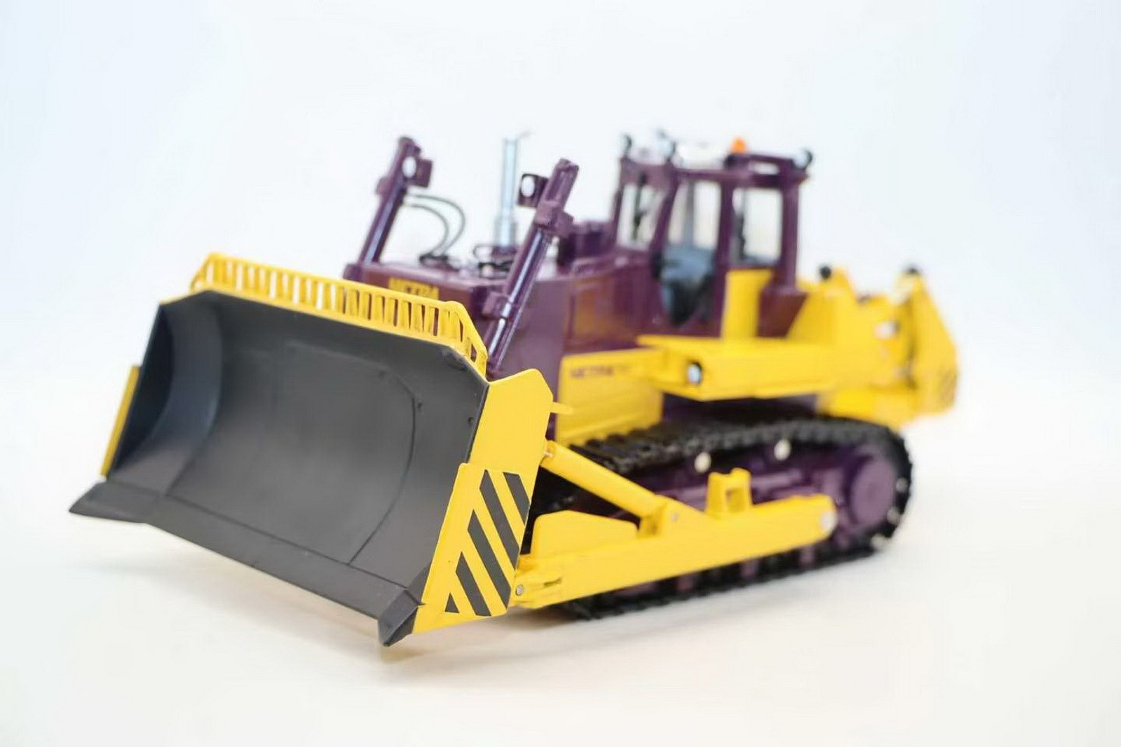 1/43 Scale RUSSIAN CHETRA T40 T-40 BULLDOZER Diecast Model Collection