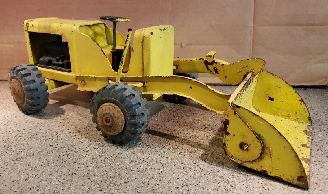 Vintage Pressed Steel Marx Lumar High Lift Loader Tractor