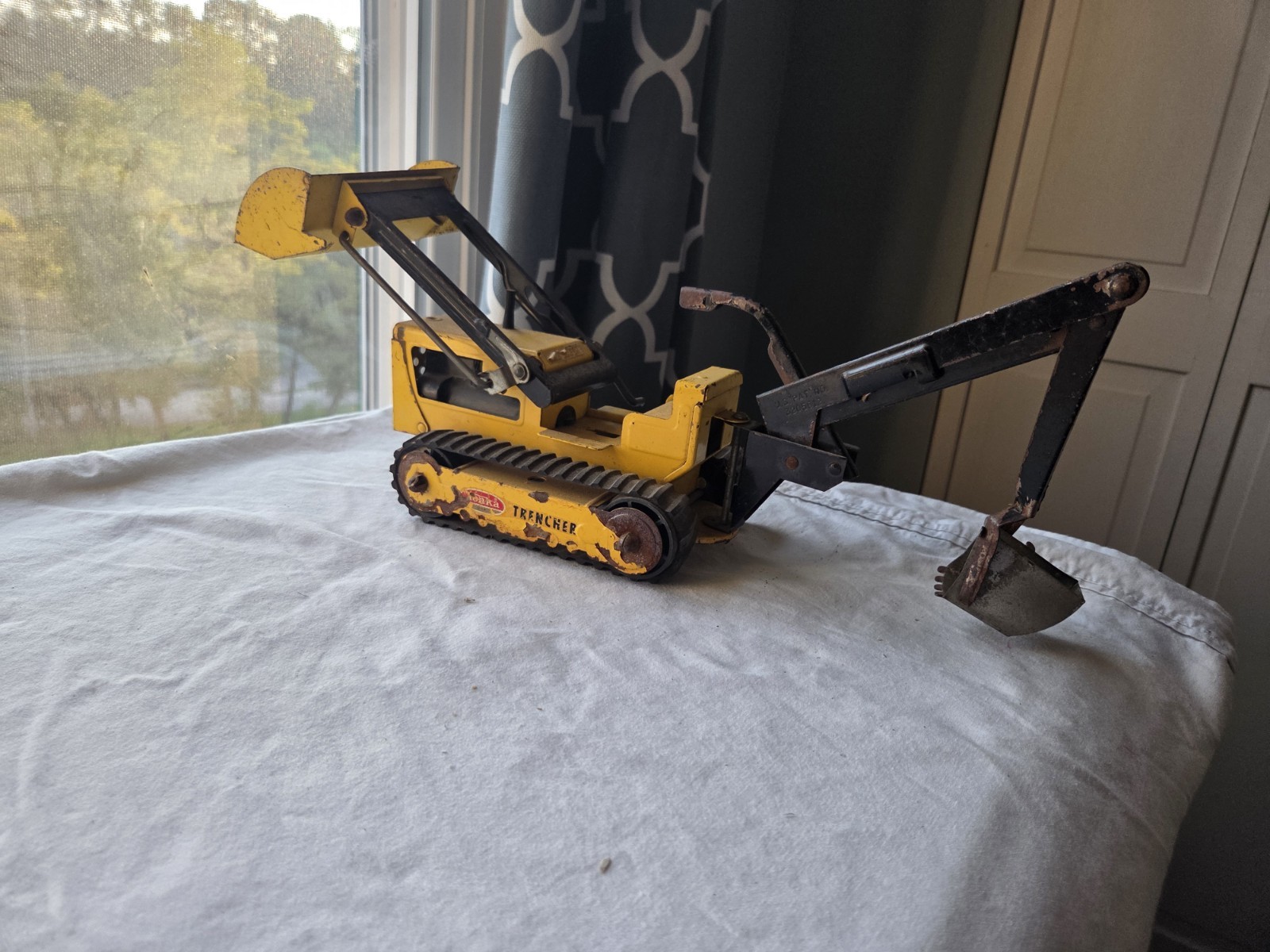 Vintage 1960s Tonka T-6 Trencher Pressed Steel Construction Toy Crawler Yellow