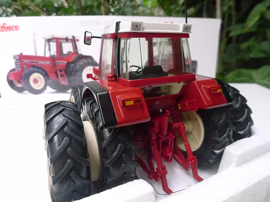 1:32 SCHUCO CASE International 1455 XL Tractor Farm Machine Diecast Model