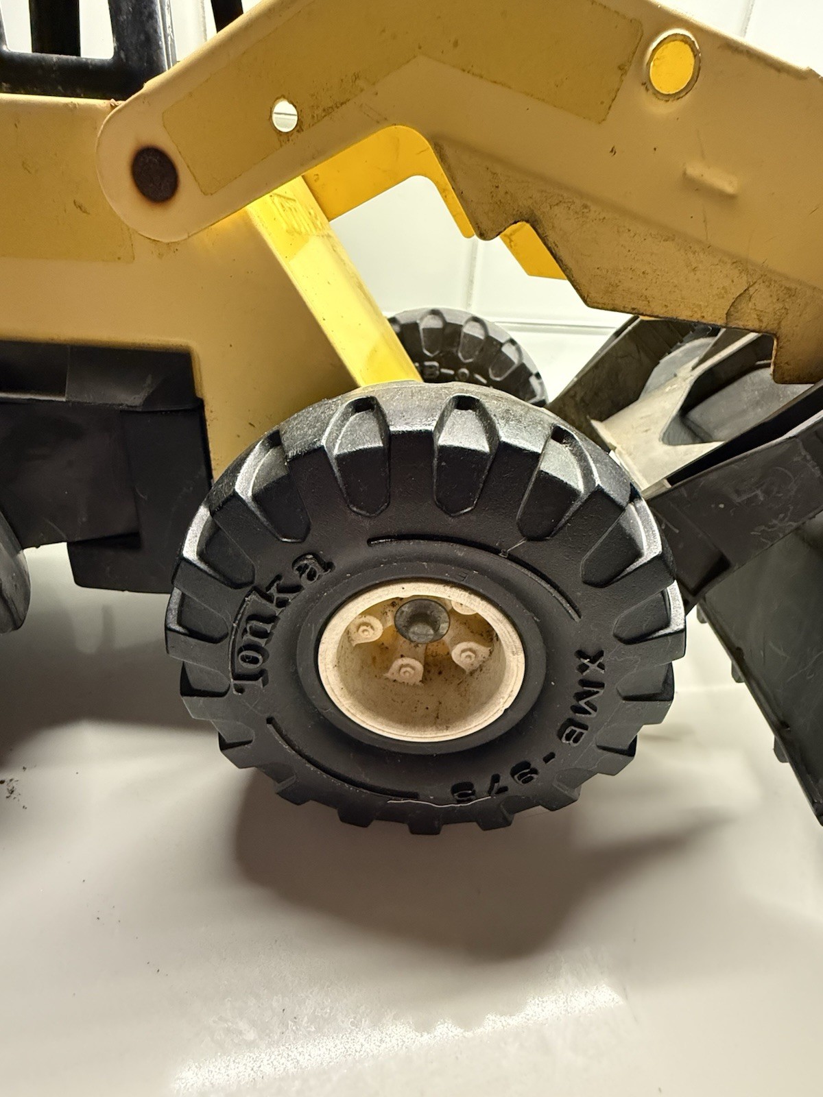 1999 Vintage Tonka XMB-975 Pressed Steel Mighty Diesel Front End Loader Toy
