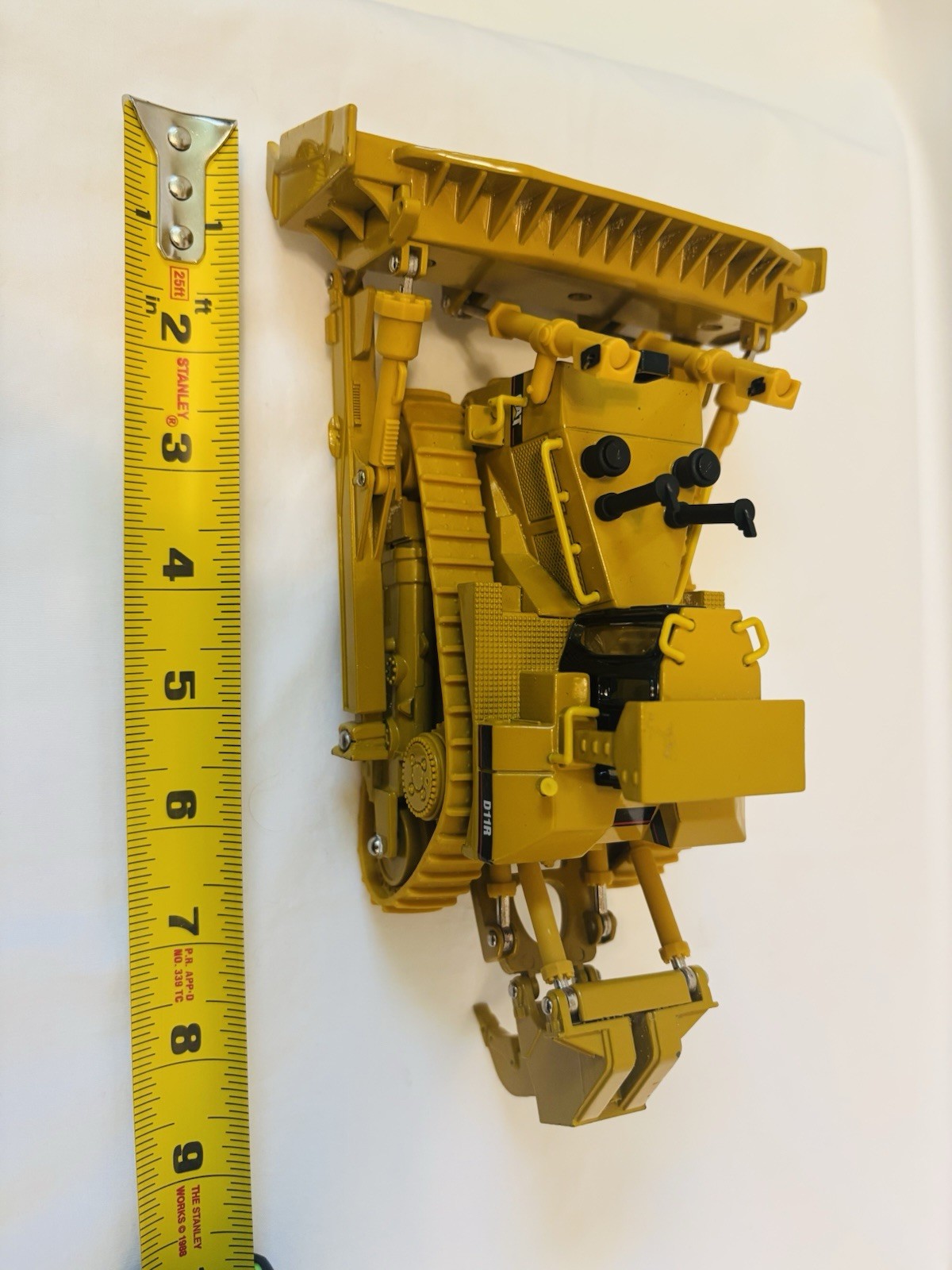 Caterpillar D11R Tracked Dozer Bulldozer Diecast Model Yellow/Black