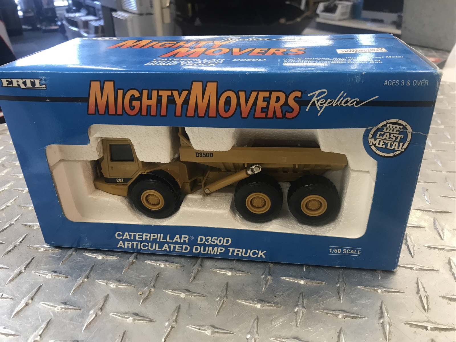 ERTL MIGHTY MOVERS REPLICA 1/50 SCALE CATERPILLAR D350D ARTICULATED DUMP TRUCK