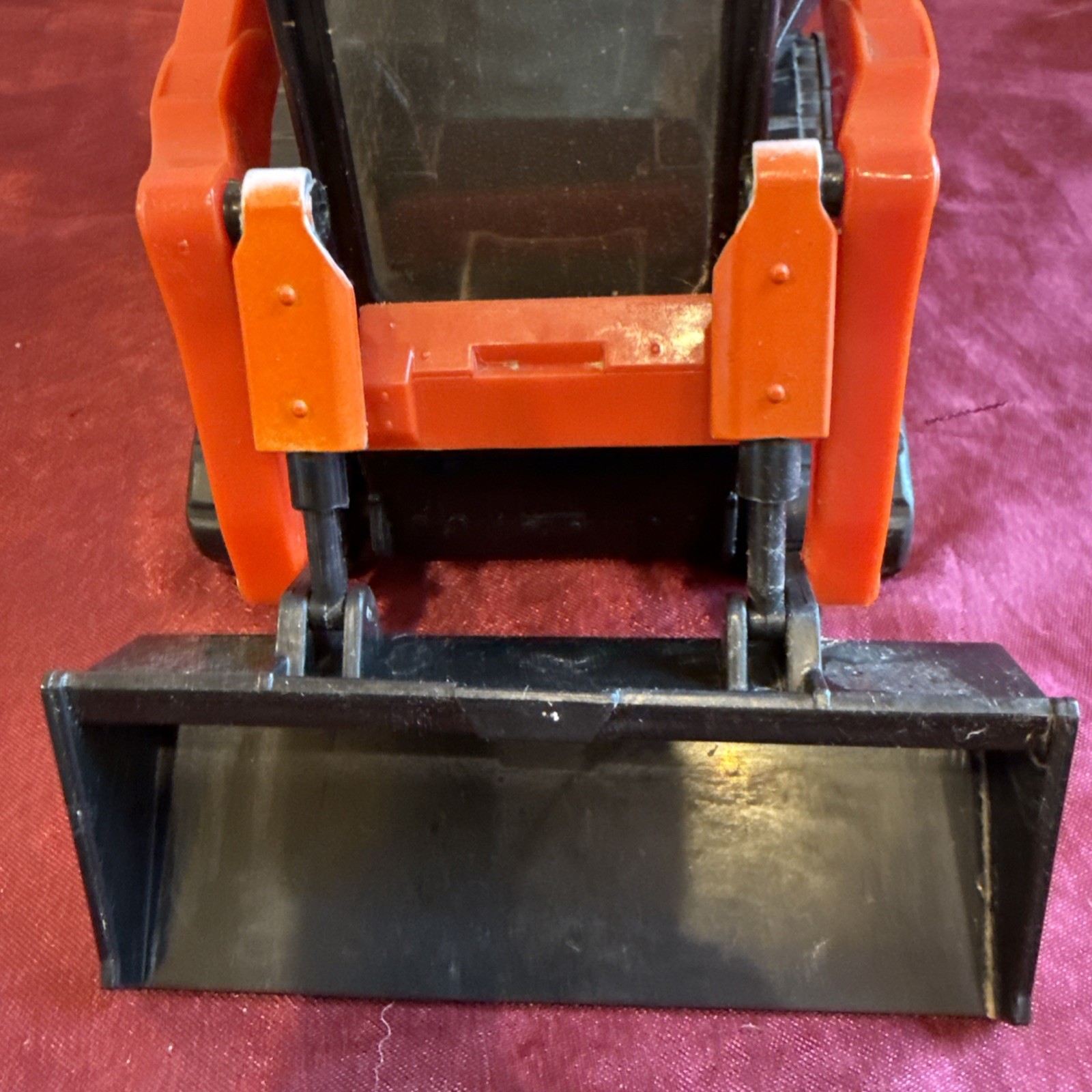 Kubota Compact Track Loader Toy Model SVL90-2 Scale 1:18