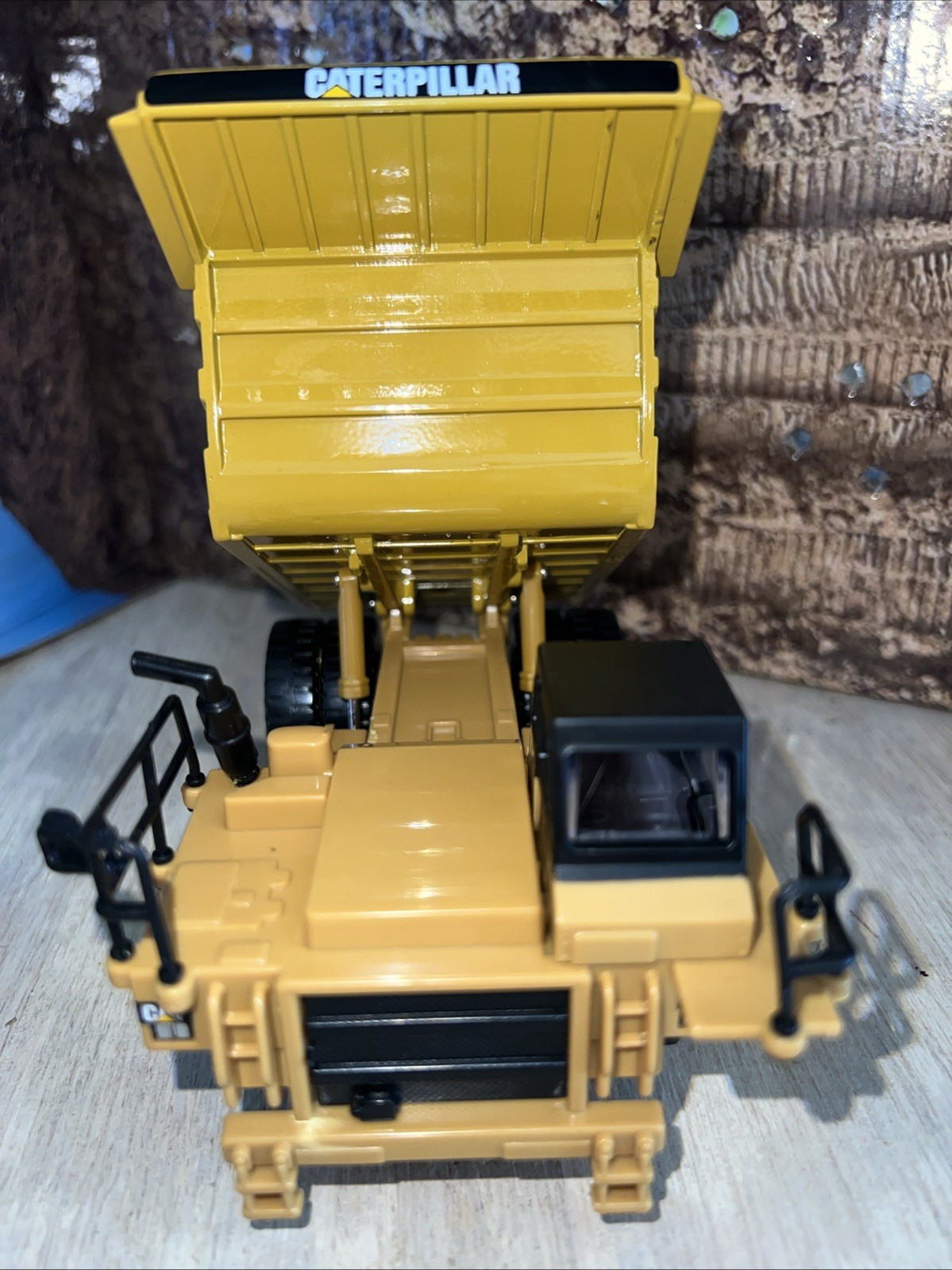 Caterpillar Cat 775E Off Highway Truck 1:64 Scale Diecast Masters 85696