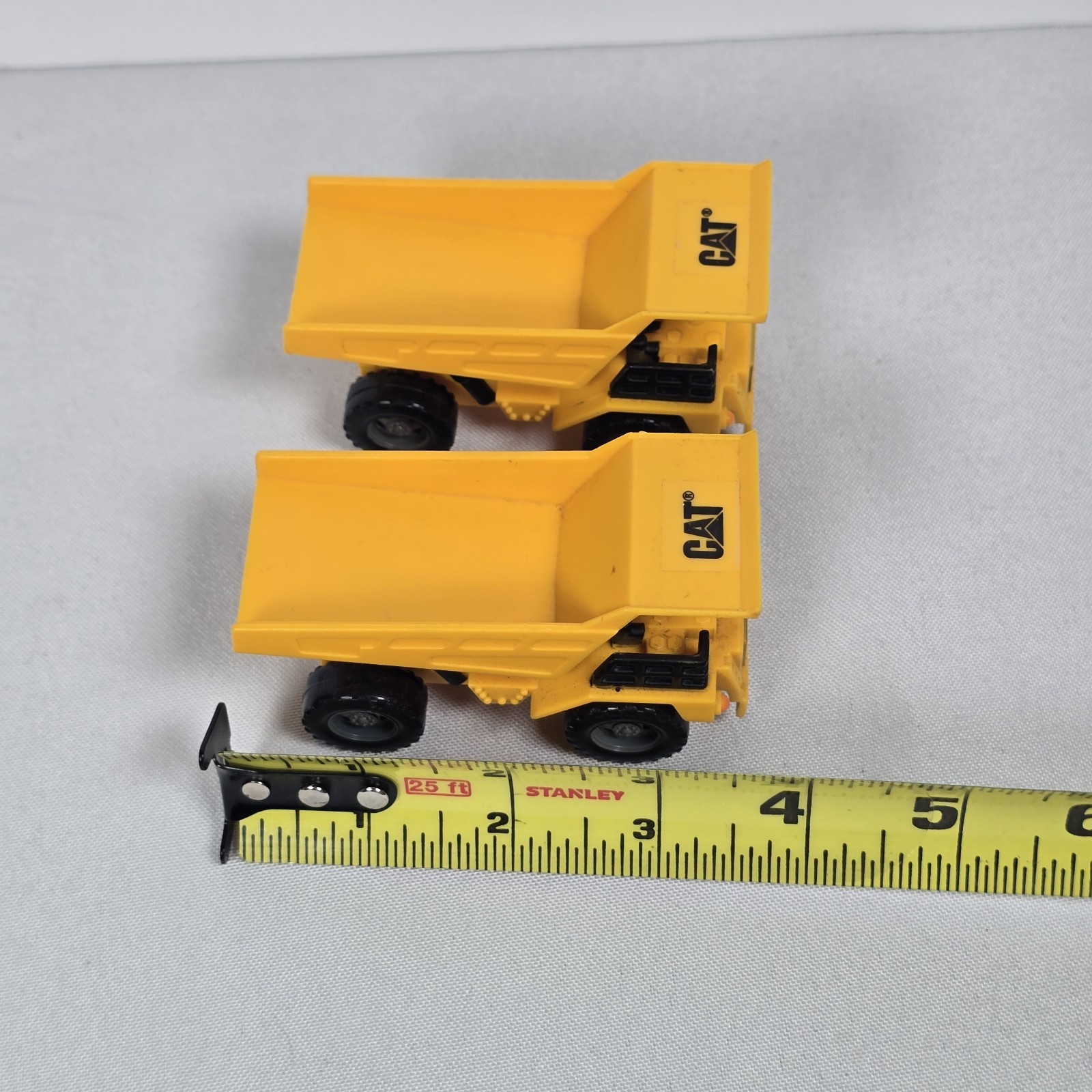 1995 TOY STATE INDUSTRIAL CATERPILLAR BULLDOZER Non Working W 2 Mini Dump Trucks