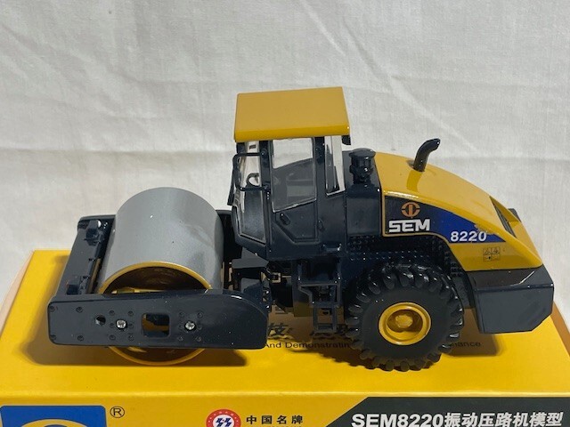 CATERPILLAR SHANDOG SEM 8220 Compactor, 1/50 scale, NIB, HTF, China, Chinese Co.
