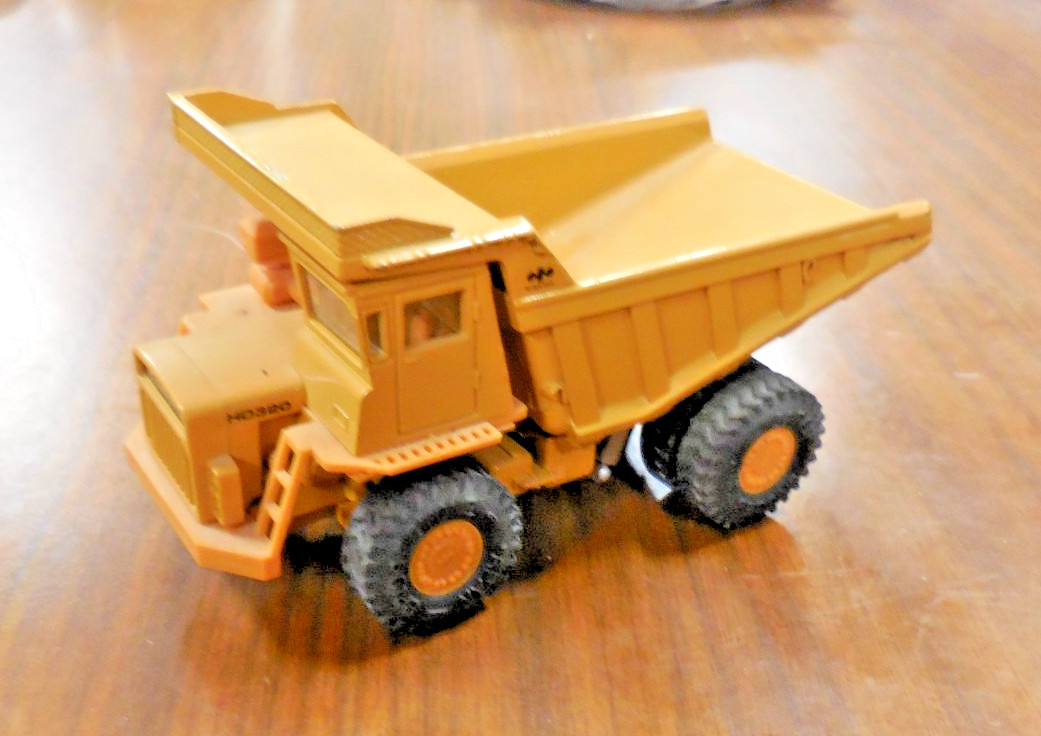 KOMATSU DUMP TRUCK HD320 – DIE-CAST 1:60