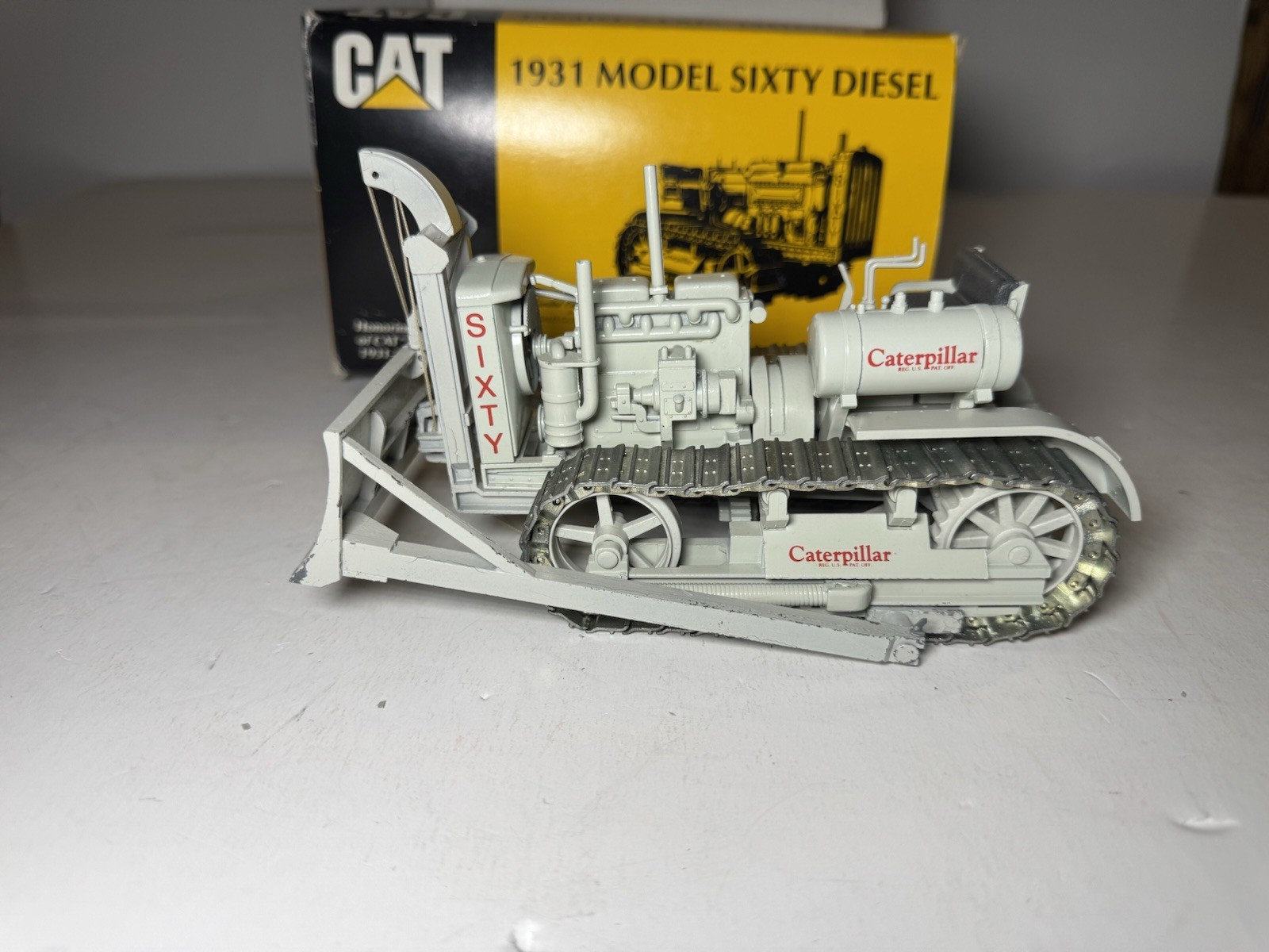 CONRAD 1:25 CAT 1931 MODEL SIXTY DIESEL CRAWLER w/custom Front Cable Blade