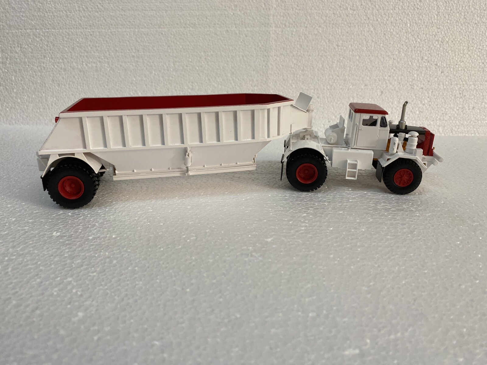 White-Red 1/50 KW Dart 50 BDT / Bottom Trailer – Ready Made Resin Model