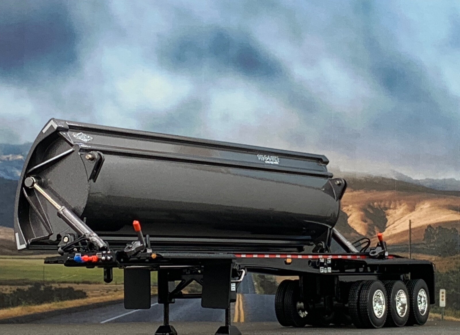 1/64 DCP GUN METAL GRAY/BLACK SMITHCO TRI-AXLE SIDE DUMP TRAILER