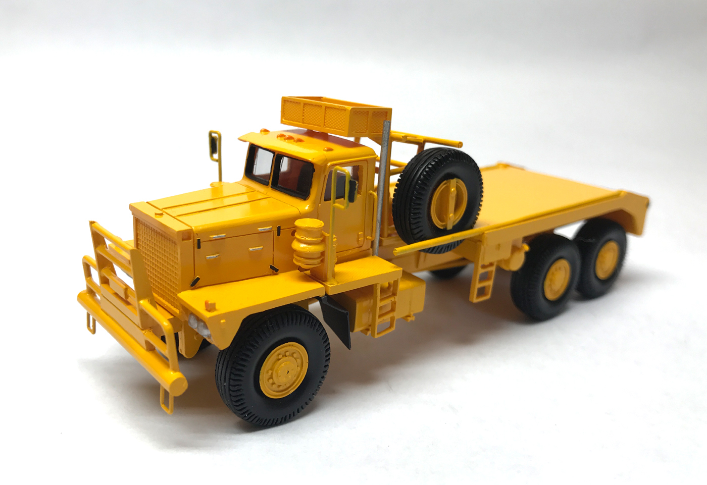 HO 1/87 Pacific P12W « Roughneck » – yellow colour – Ready Made Resin Model