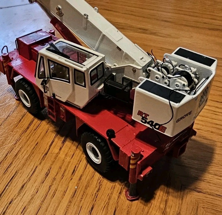 TWH 1:50 Grove RT540E Red/White Limited Edition Crane Model TWH079-1141 DHS