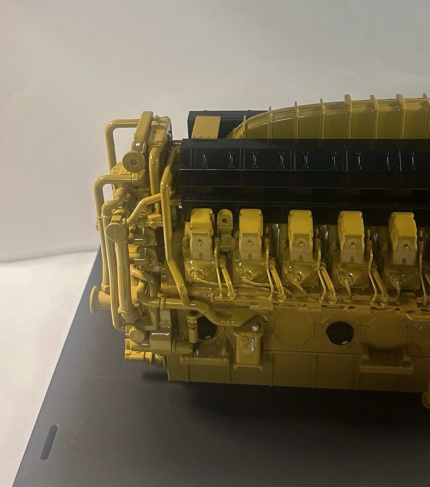 Caterpillar G3616 A4 Gas Compression Engine 1:25 Diecast Masters 85706 High Line