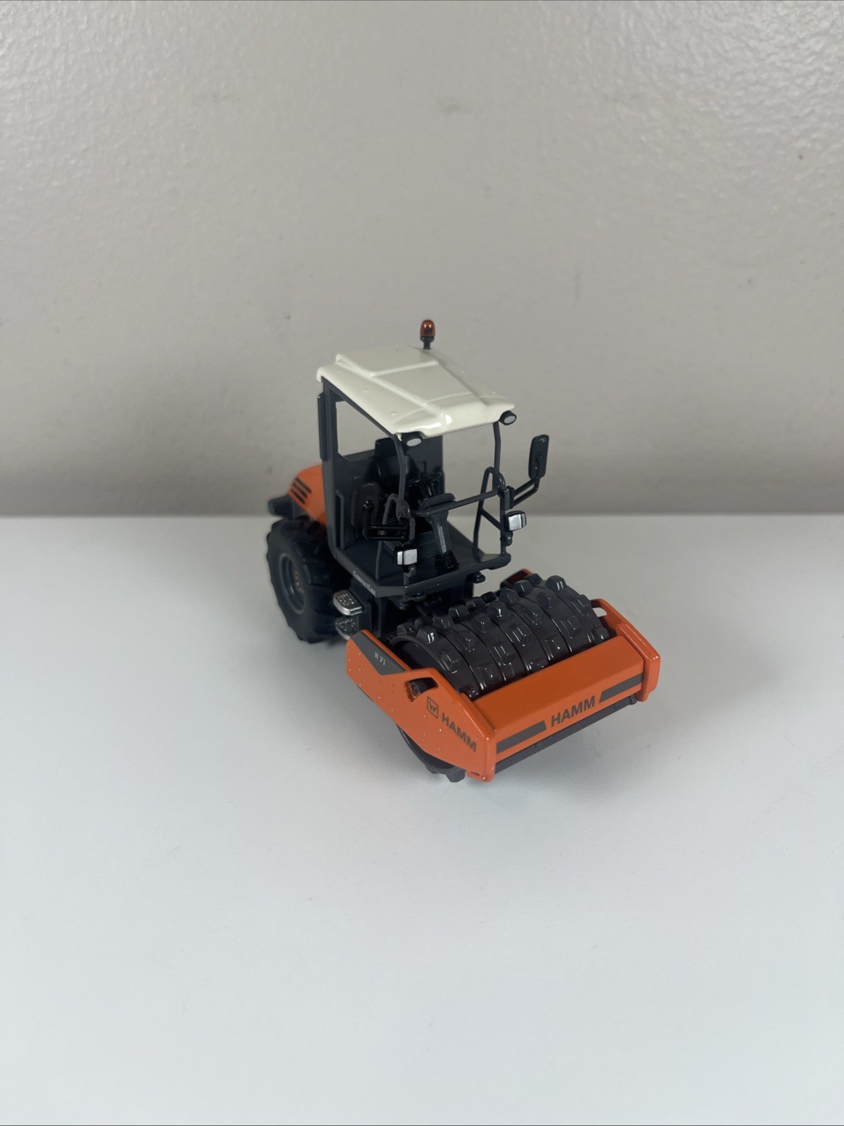 Hamm H7i Padded Roller Compactor with Cab – NZG 1:50 Scale Model C30