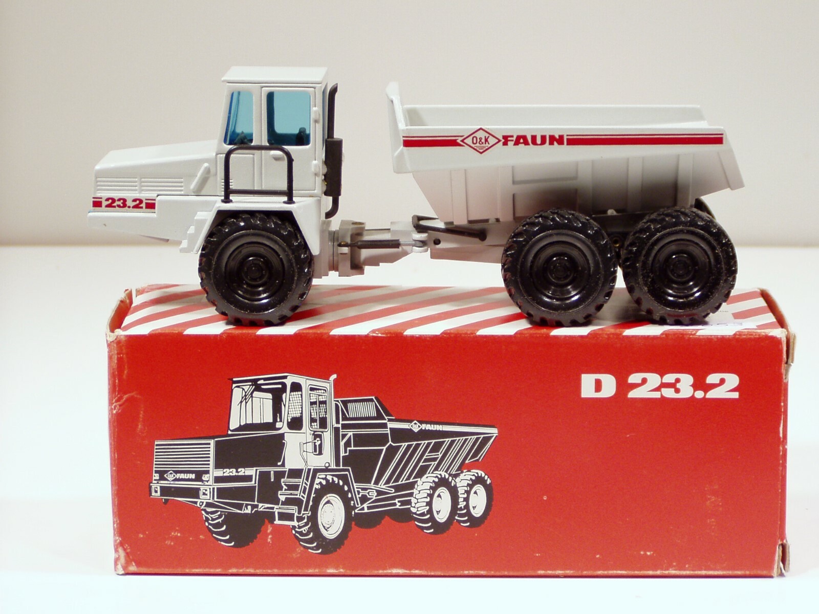 O&K Faun 23.2 Dump Truck – 1/50 – NZG #301 – MIB
