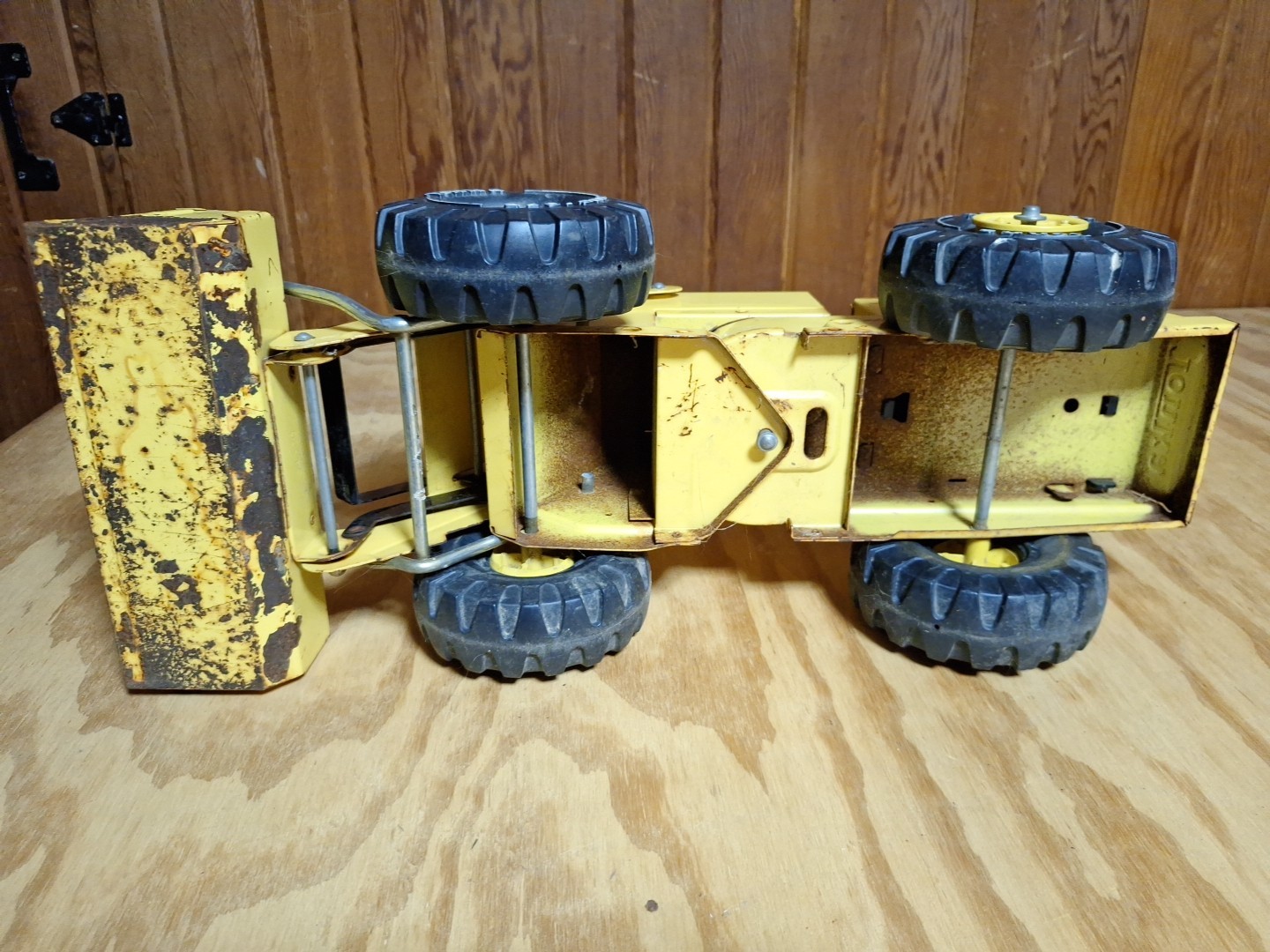 Vintage 1970&rsquo;s Mighty TONKA XMB-975 Pressed Steel Front End Loader Works Great