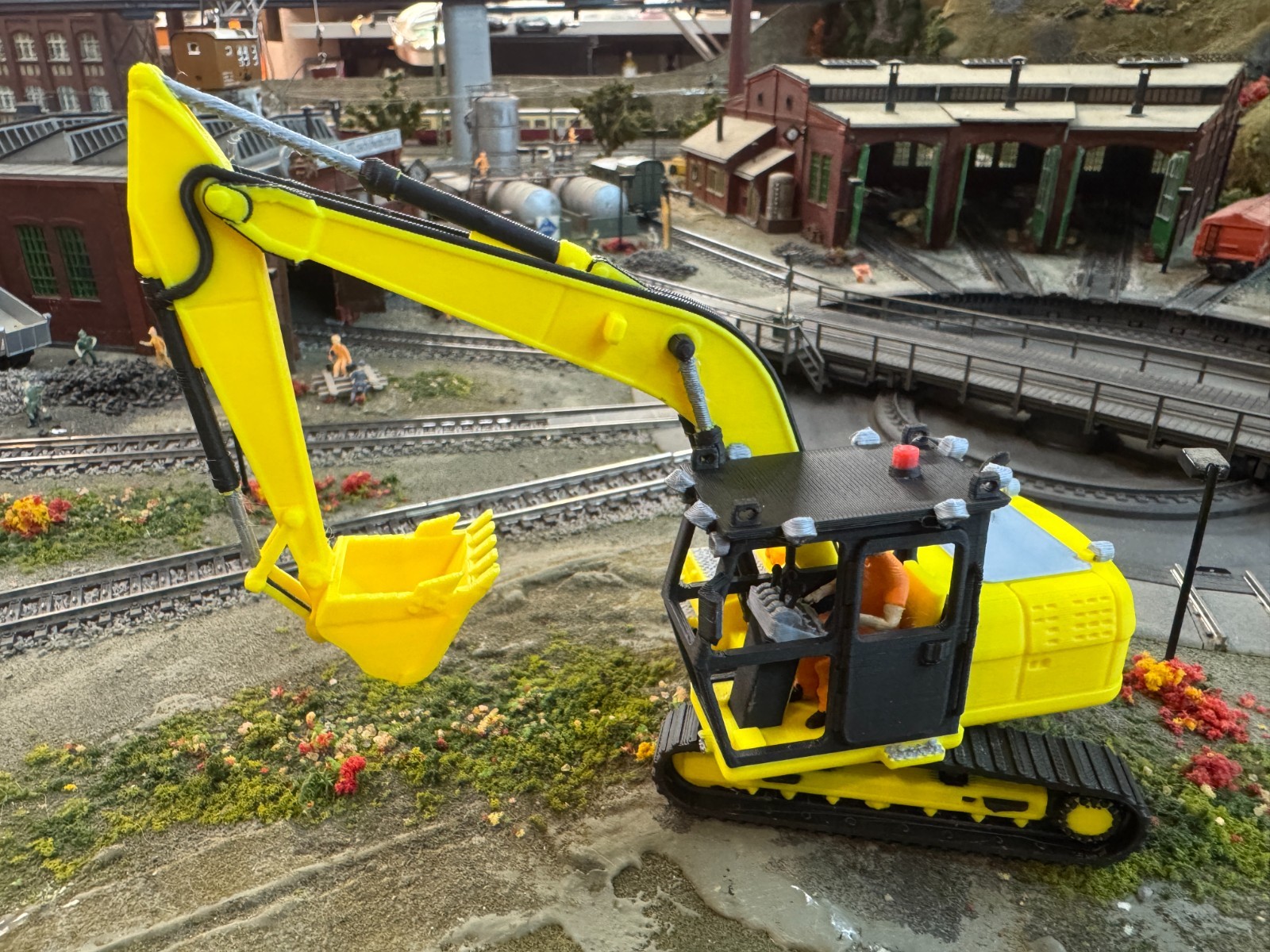 CAT Excavator 320D O Scale unpainted in Yellow 3D printed large with tracks