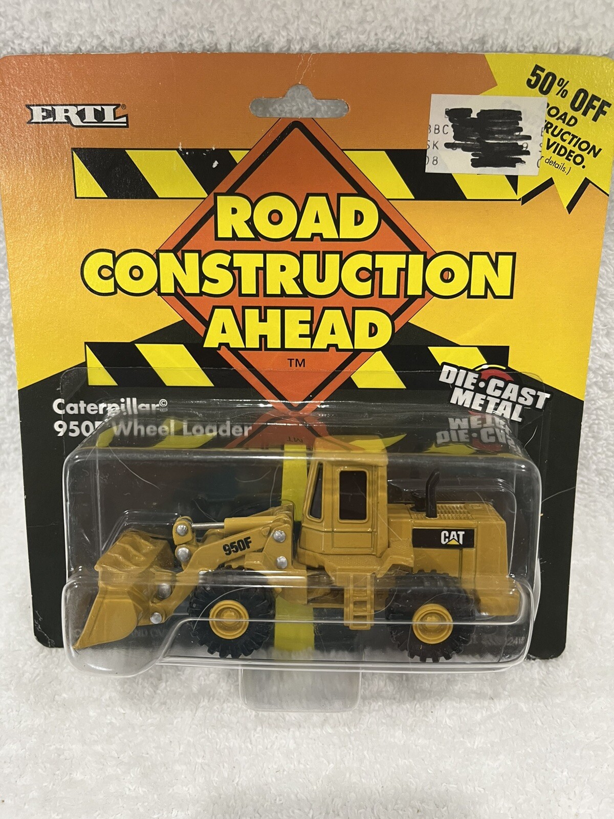 ERTL Road Construction Ahead Caterpillar 950F Wheel Loader 1995 Die-Cast NEW