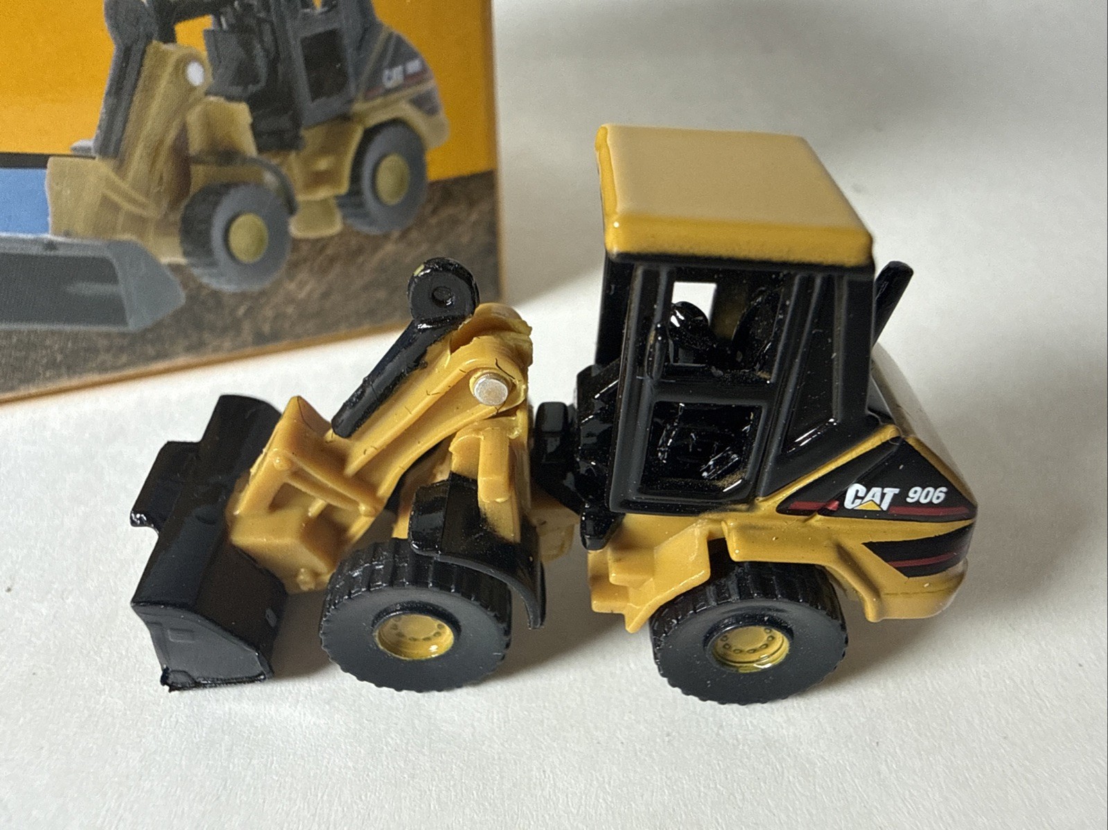 DIECAST MASTERS 85972CB PALA GOMMATA CAT 906 MICRO K10