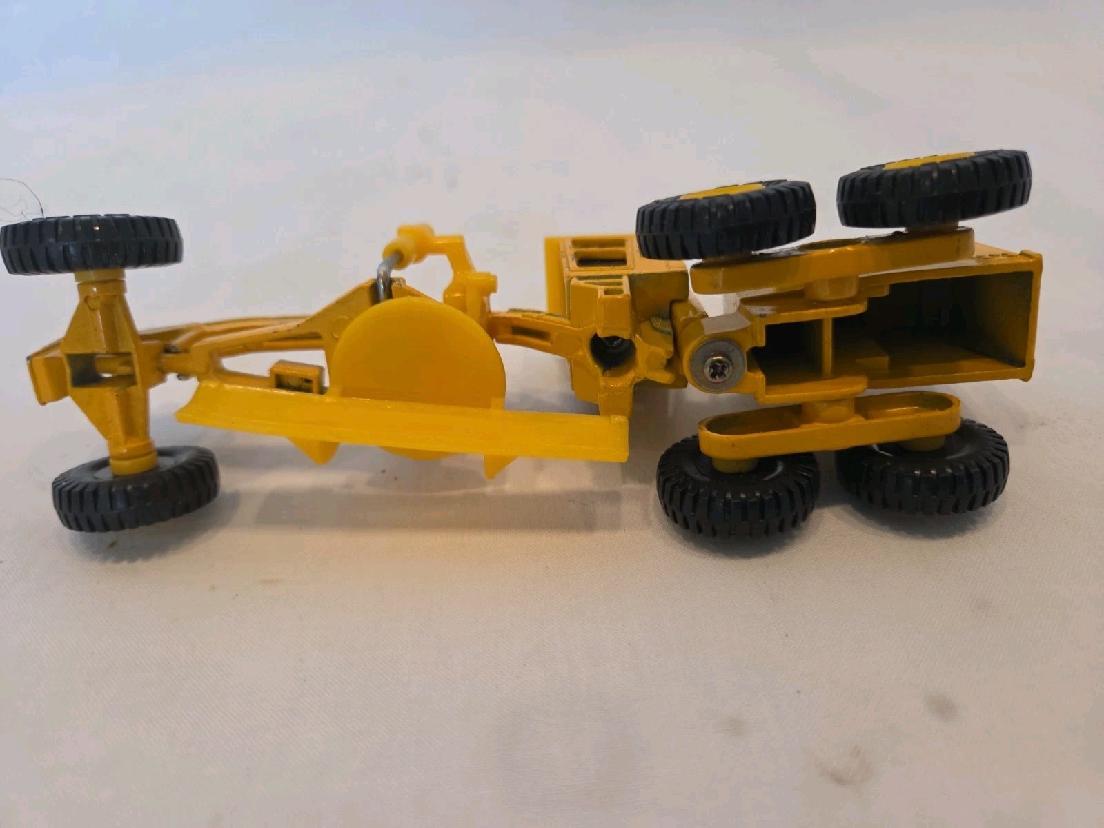 Vintage Ertl Mighty Movers Caterpillar Road Grader 6&Prime; Die-Cast Pre-owned