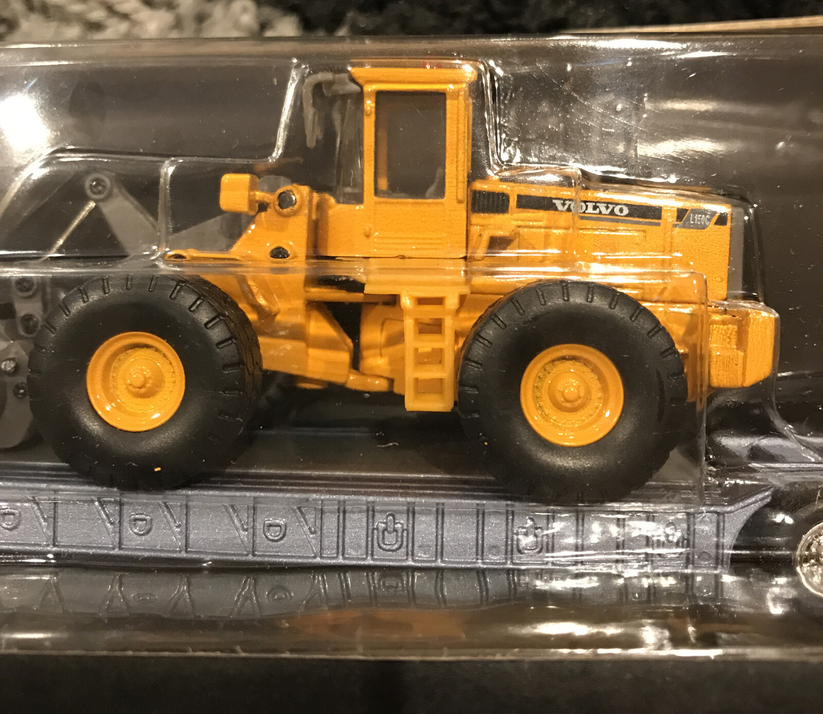 NIB MOTORART SEMI TRACTOR TRAILER TRUCK VOLVO FRONT LOADER 1:87 DIECAST