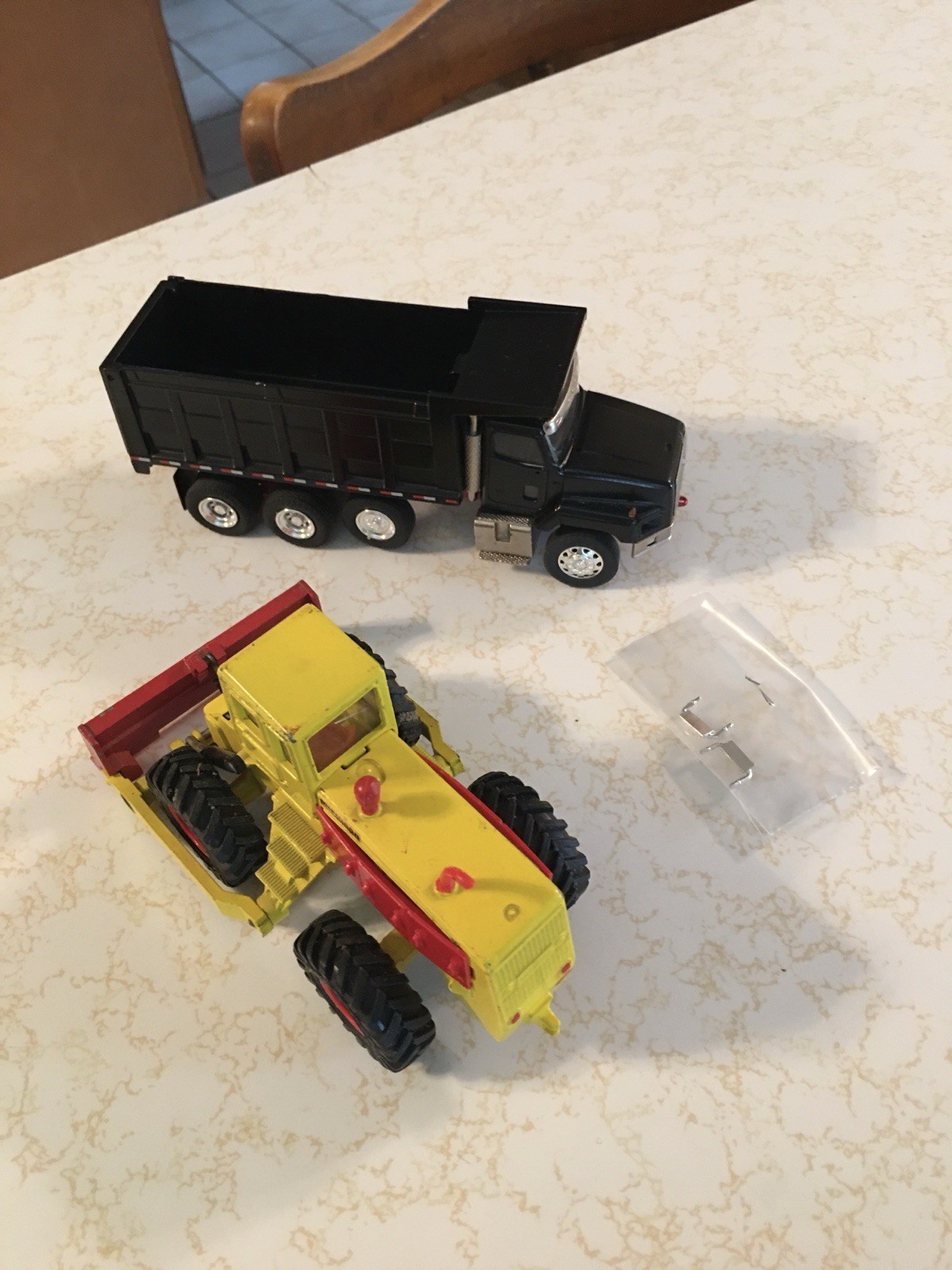 CONRAD , INTERNATIONAL 5600I , DUMP TRUCK . DINKY , MICHIGAN 180-111 , DOZER .