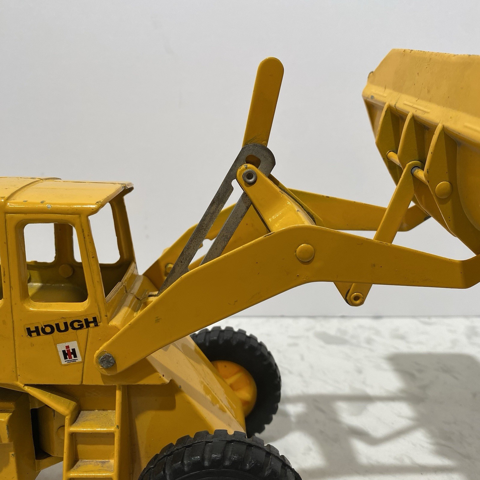 ERTL International Harvester IH Hough Payloader Articulated Bucket Loader