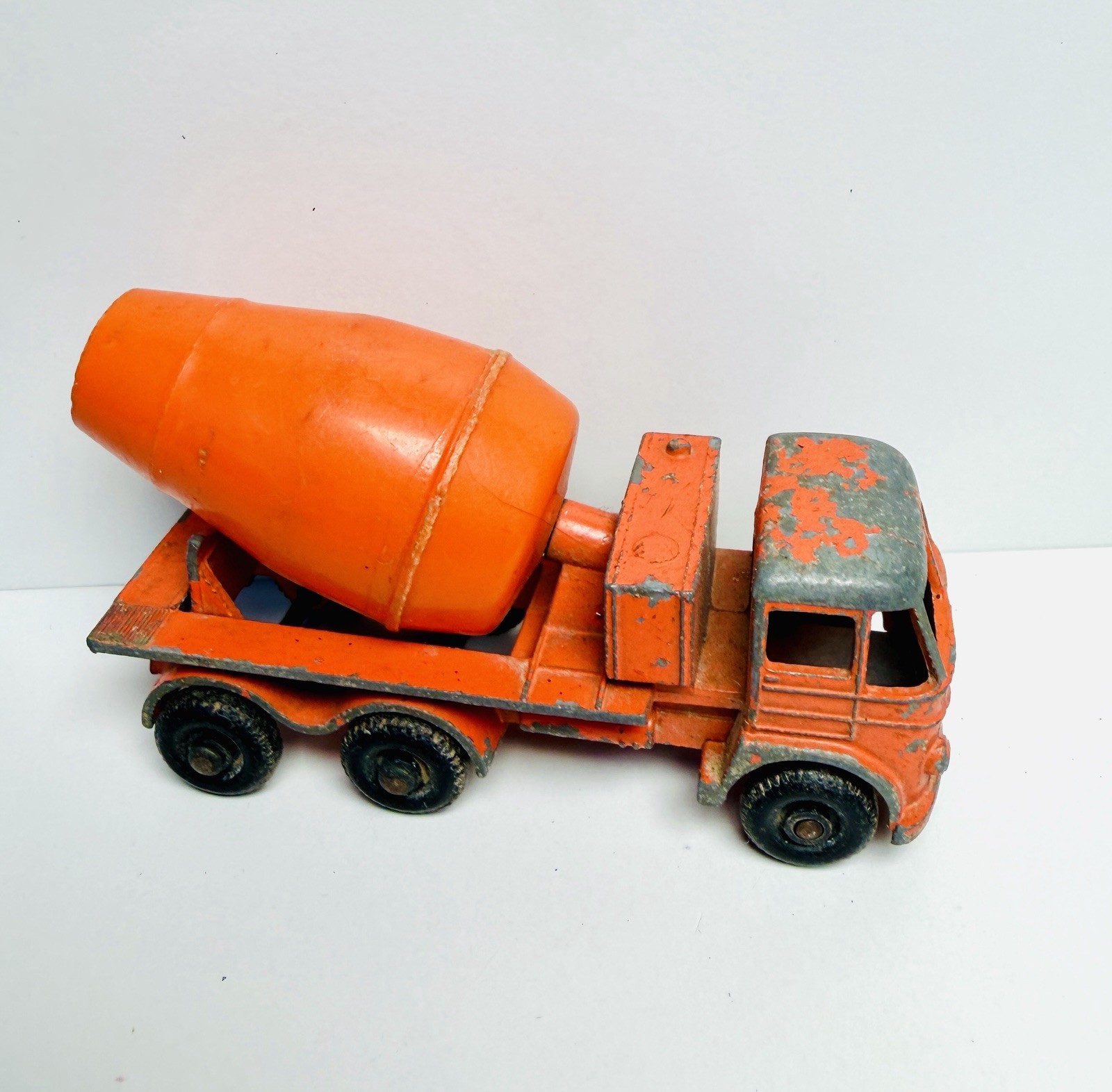 Vintage 1960s Lesney Matchbox No.26 Foden Cement Mixer Black Wheels Concrete Toy