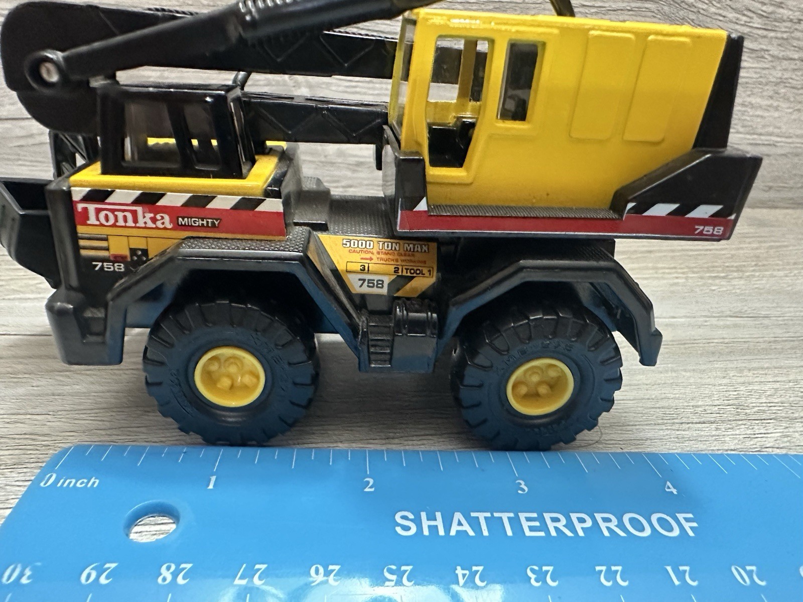 Vintage 1998 Maisto Mighty Mini Tonka 758 Swivel Bucket Crane 1:64 Truck 5.5” **