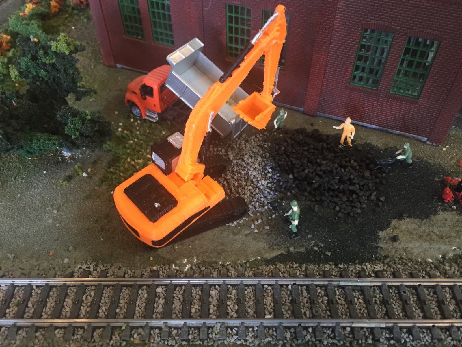 Ho scale Cat Excavator 320D model Orange
