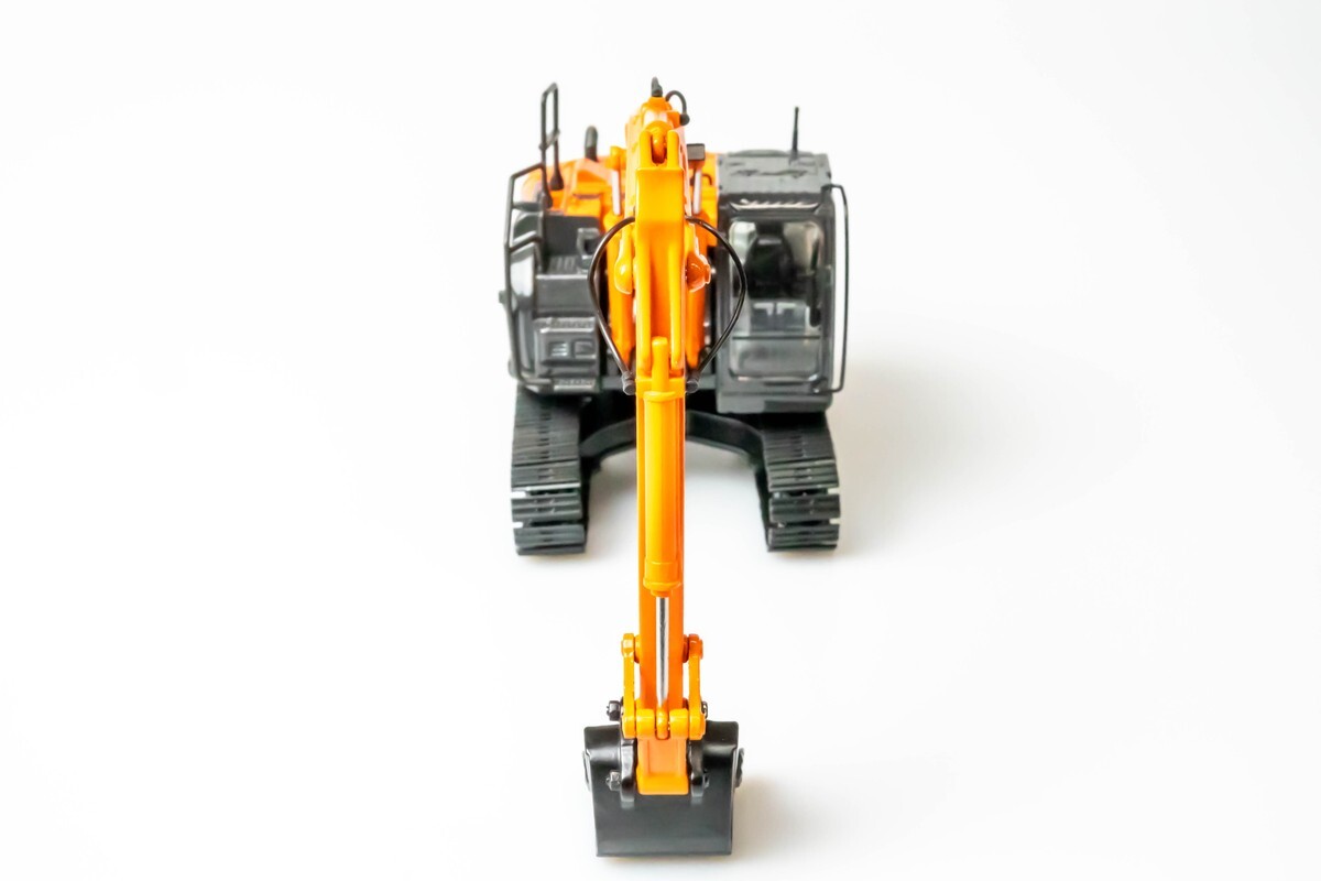 Hitachi ZX225US-7 1/50 Construction Machinery Miniature Model Excavator Car New