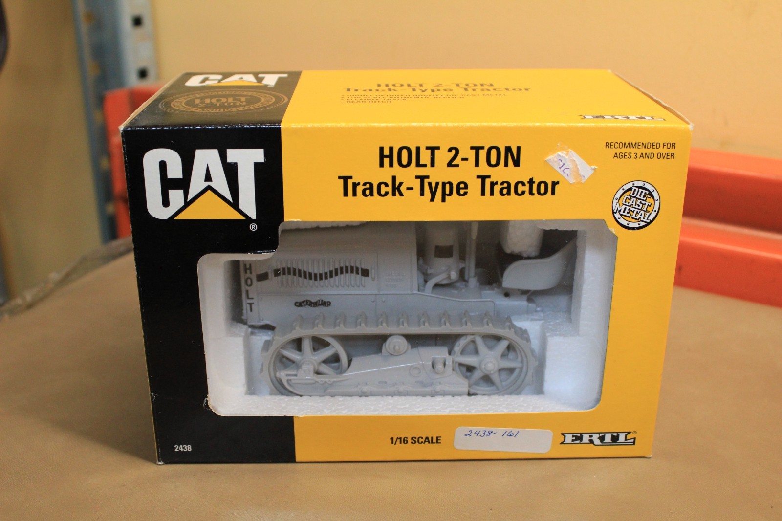 ERTL Caterpillar 2-Ton Track-Type Tractor 1:16 Scale Die Cast 2438