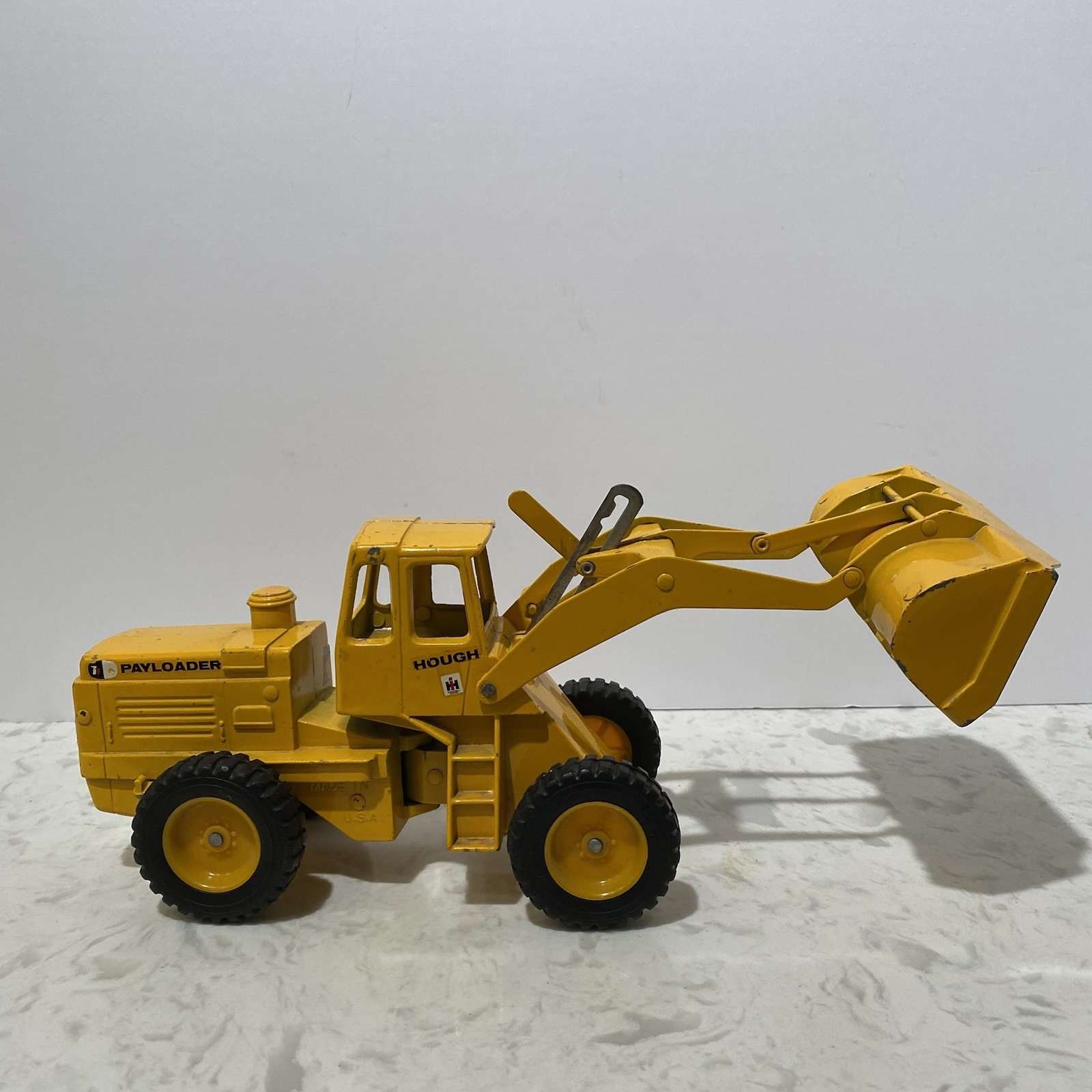 ERTL International Harvester IH Hough Payloader Articulated Bucket Loader