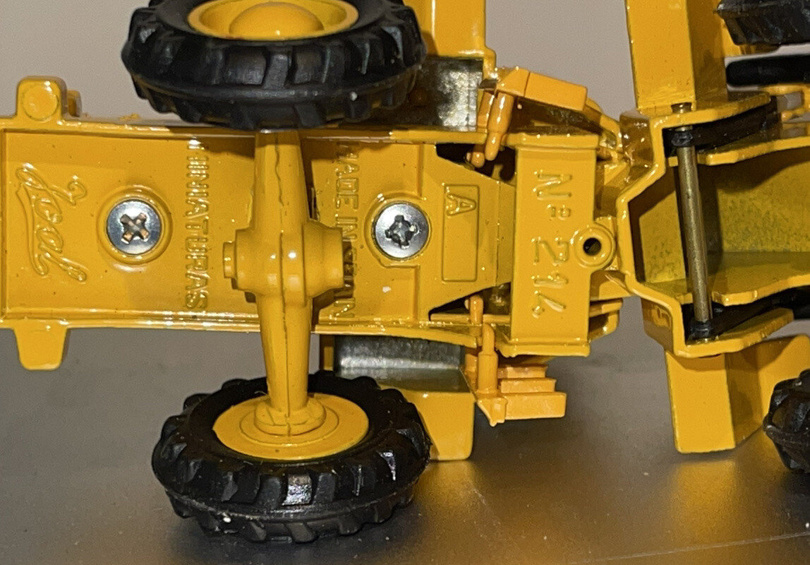 VTG JOAL FRONT END LOADER 920 – 1:50 – No. 214 – Spain mint