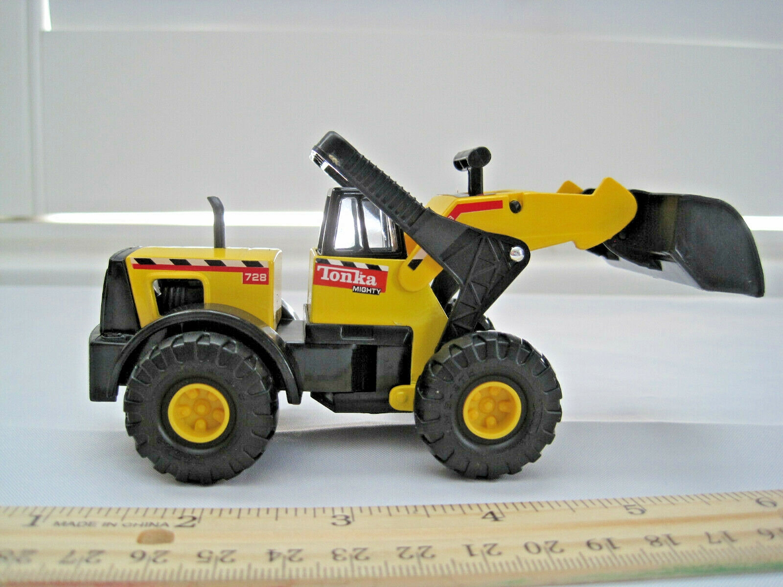 Maisto 1998 Hasbro Diecast Metal and Plastic Mighty Tonka 728 Front Loader 5.5&Prime;